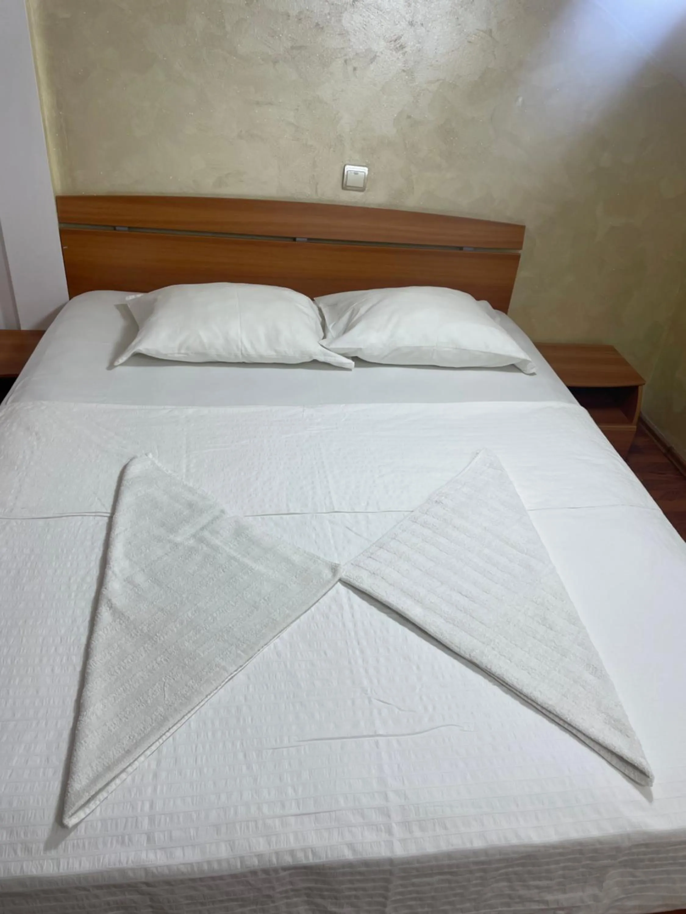 Bedroom in KM 80 Restaurant & Hotel