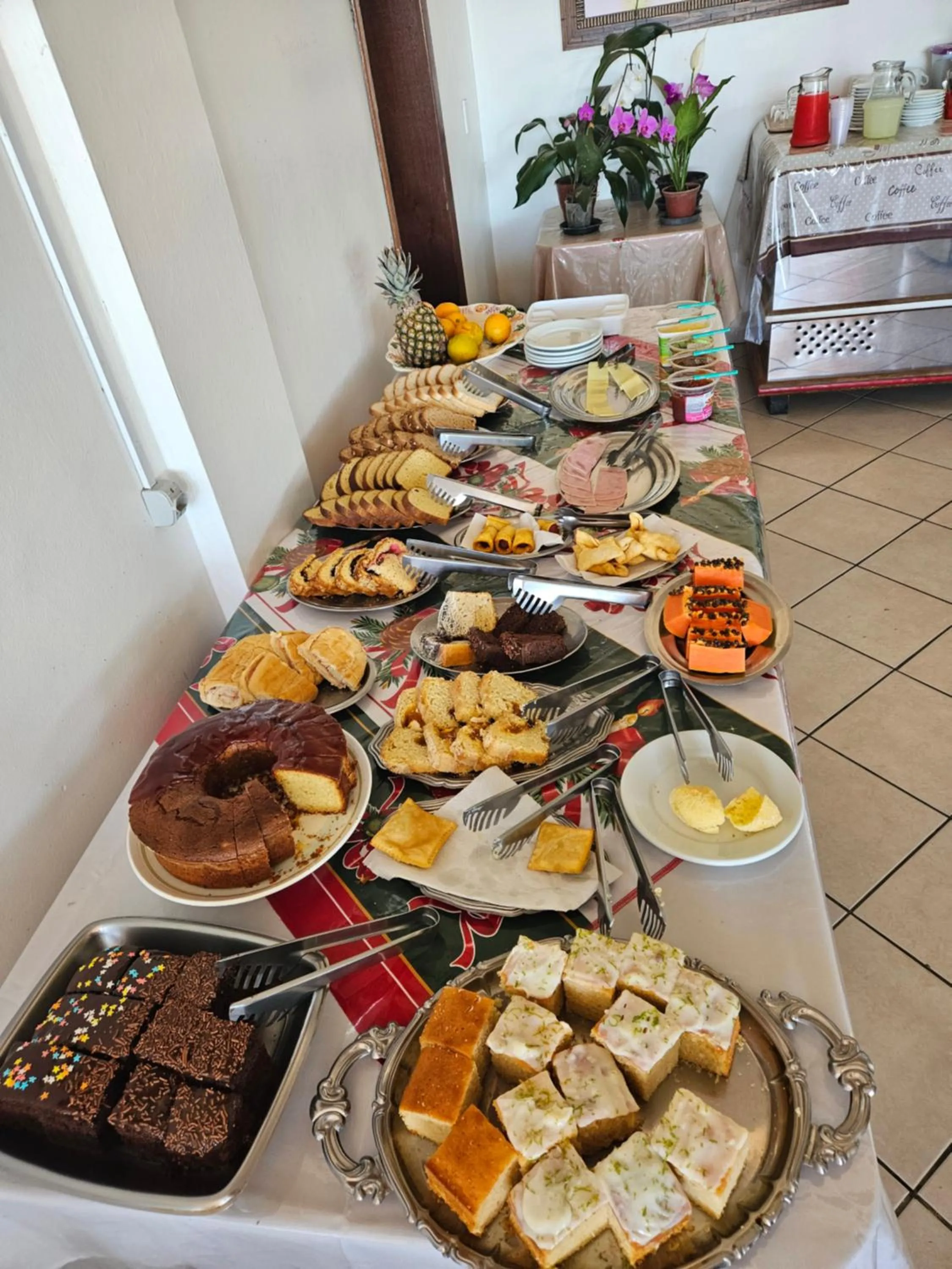 Breakfast in Hotel Pousada Rolantchê