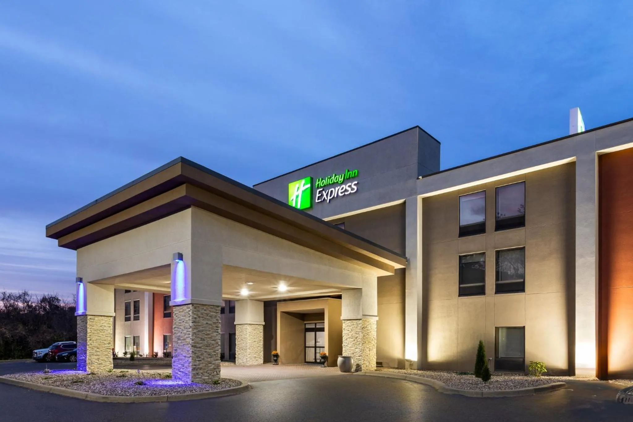 Property building in Holiday Inn Express - New Albany