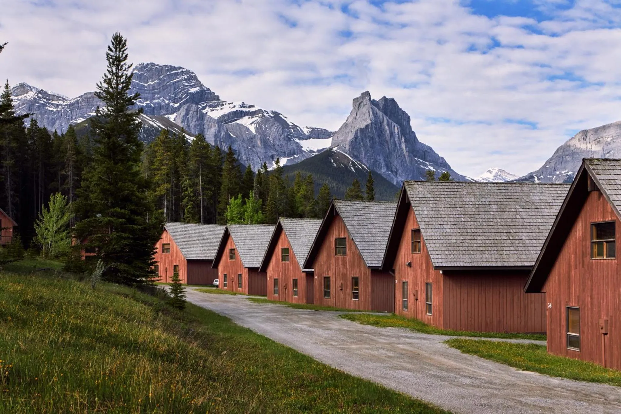 Mountain view in Banff Gate Mountain Resort