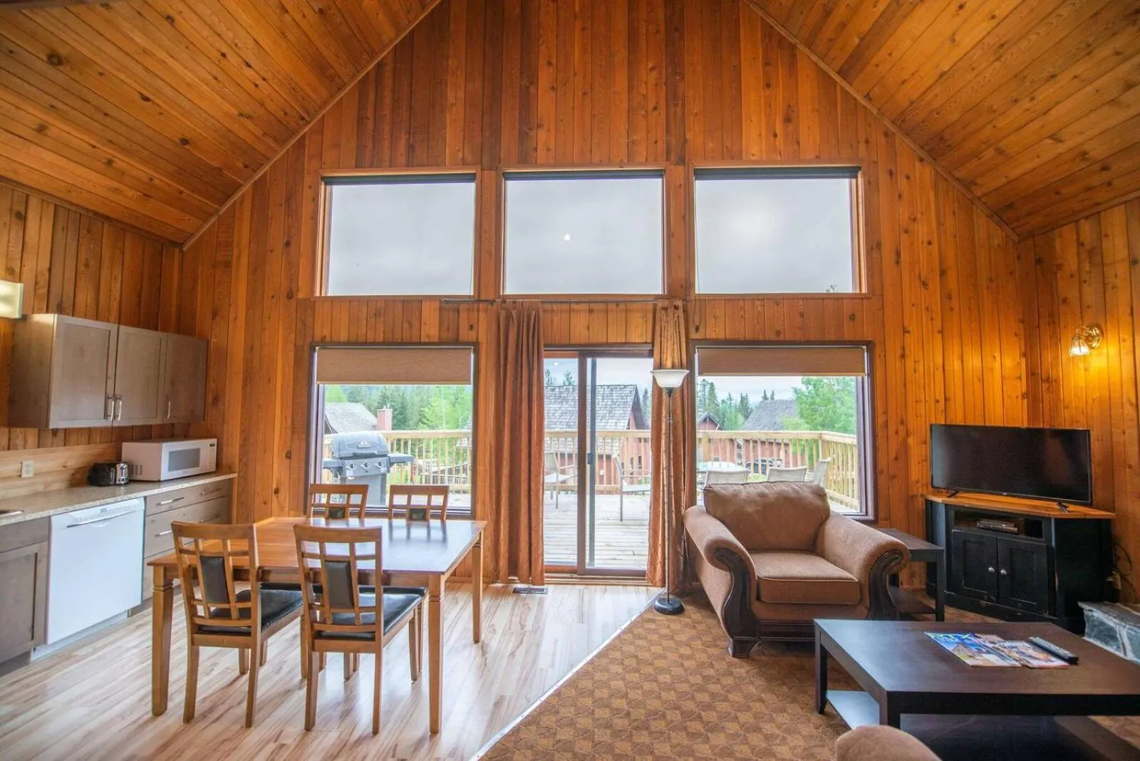 Kitchen or kitchenette in Banff Gate Mountain Resort
