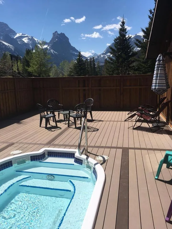 Hot Tub in Banff Gate Mountain Resort