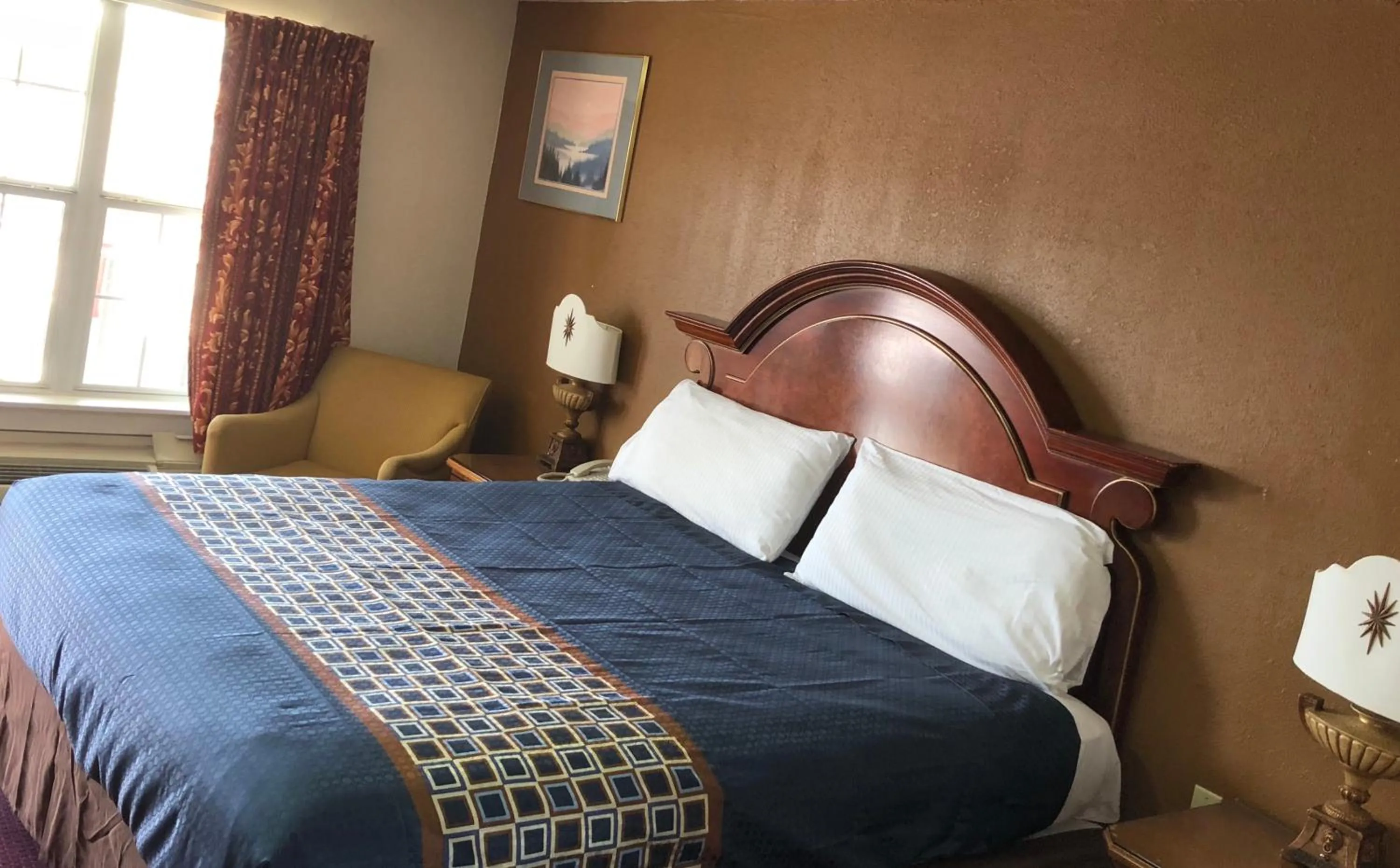 Bed in Villa West Inn