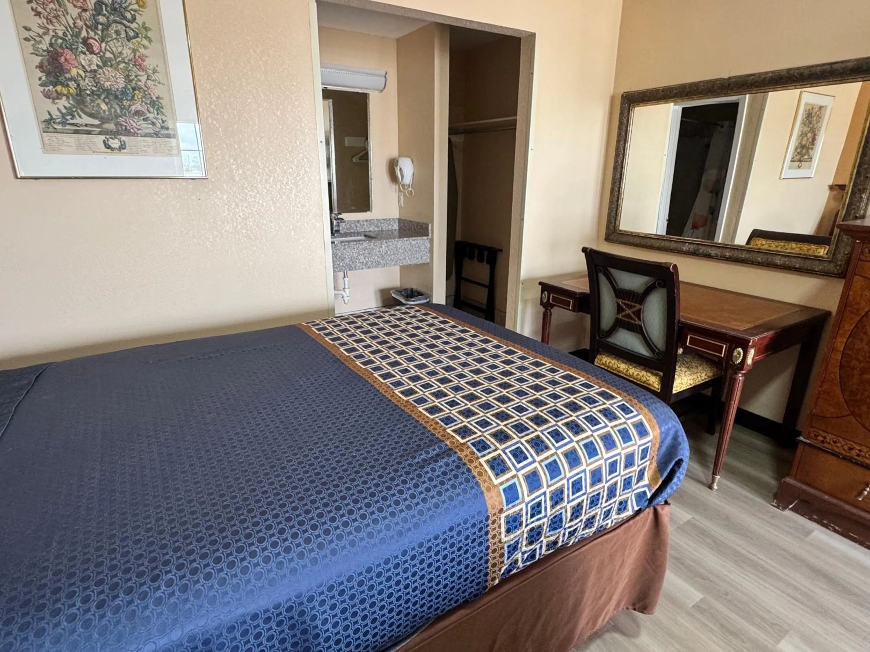 Bed in Villa West Inn