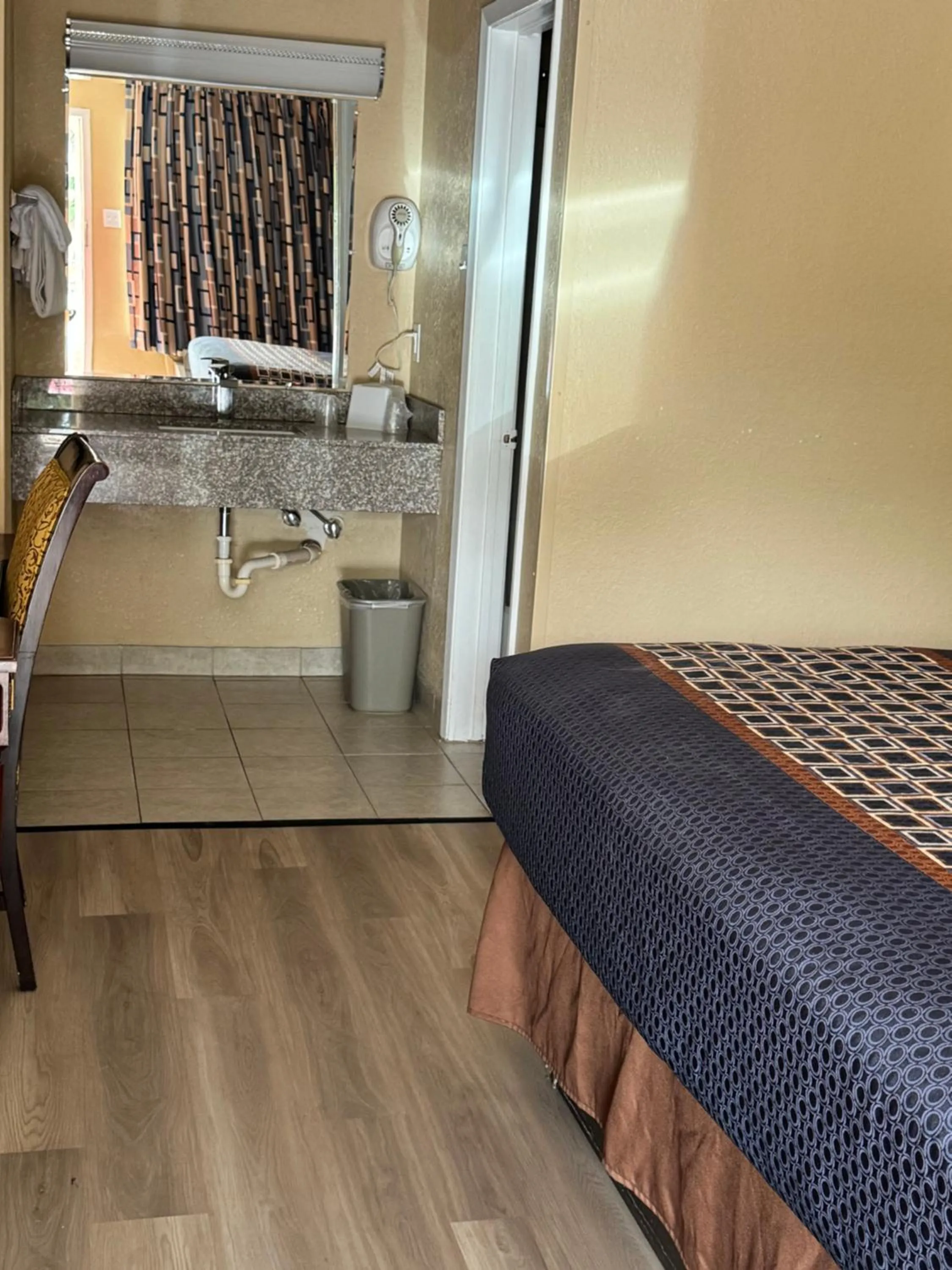 Bed in Villa West Inn