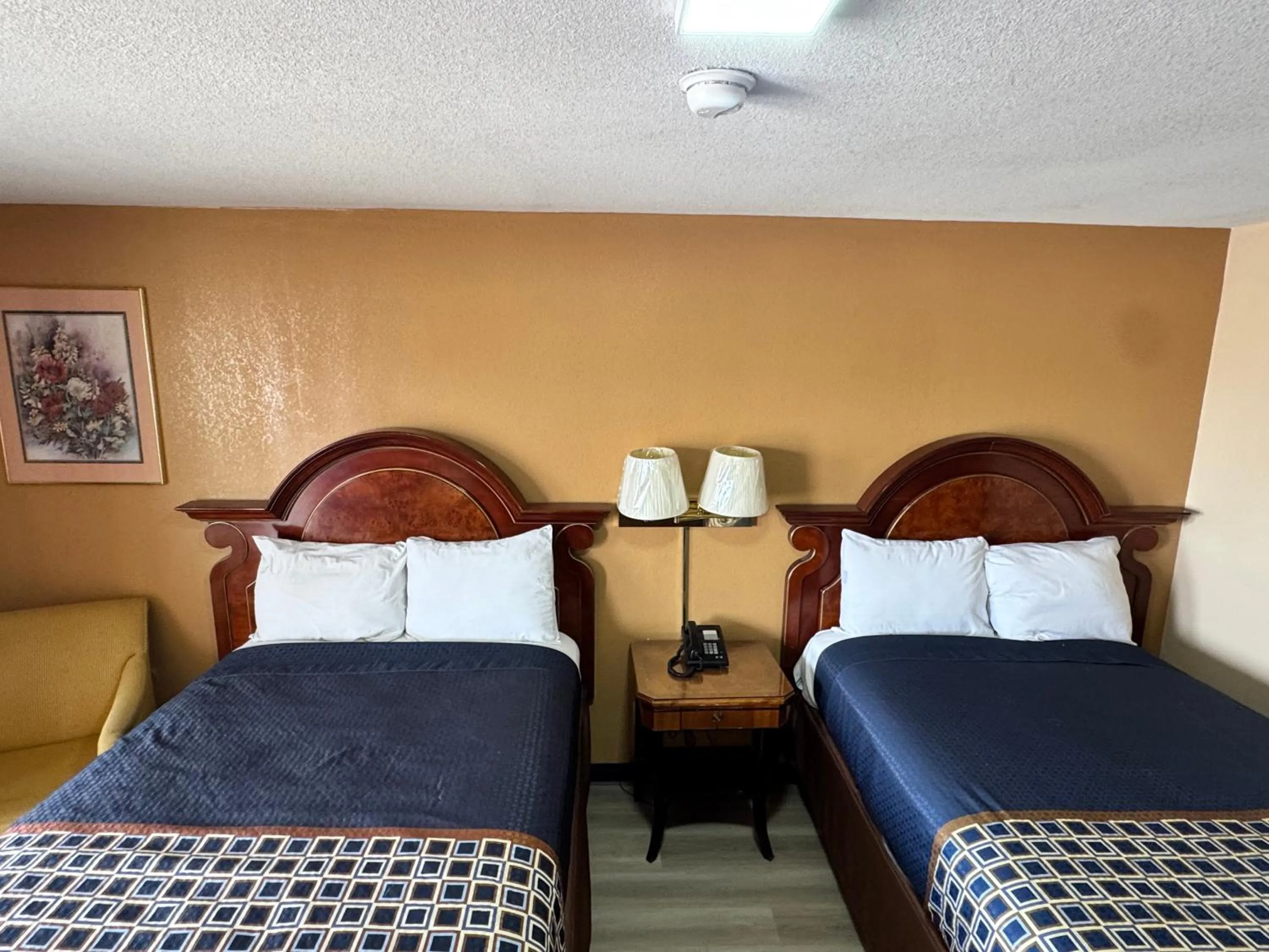 Bed in Villa West Inn