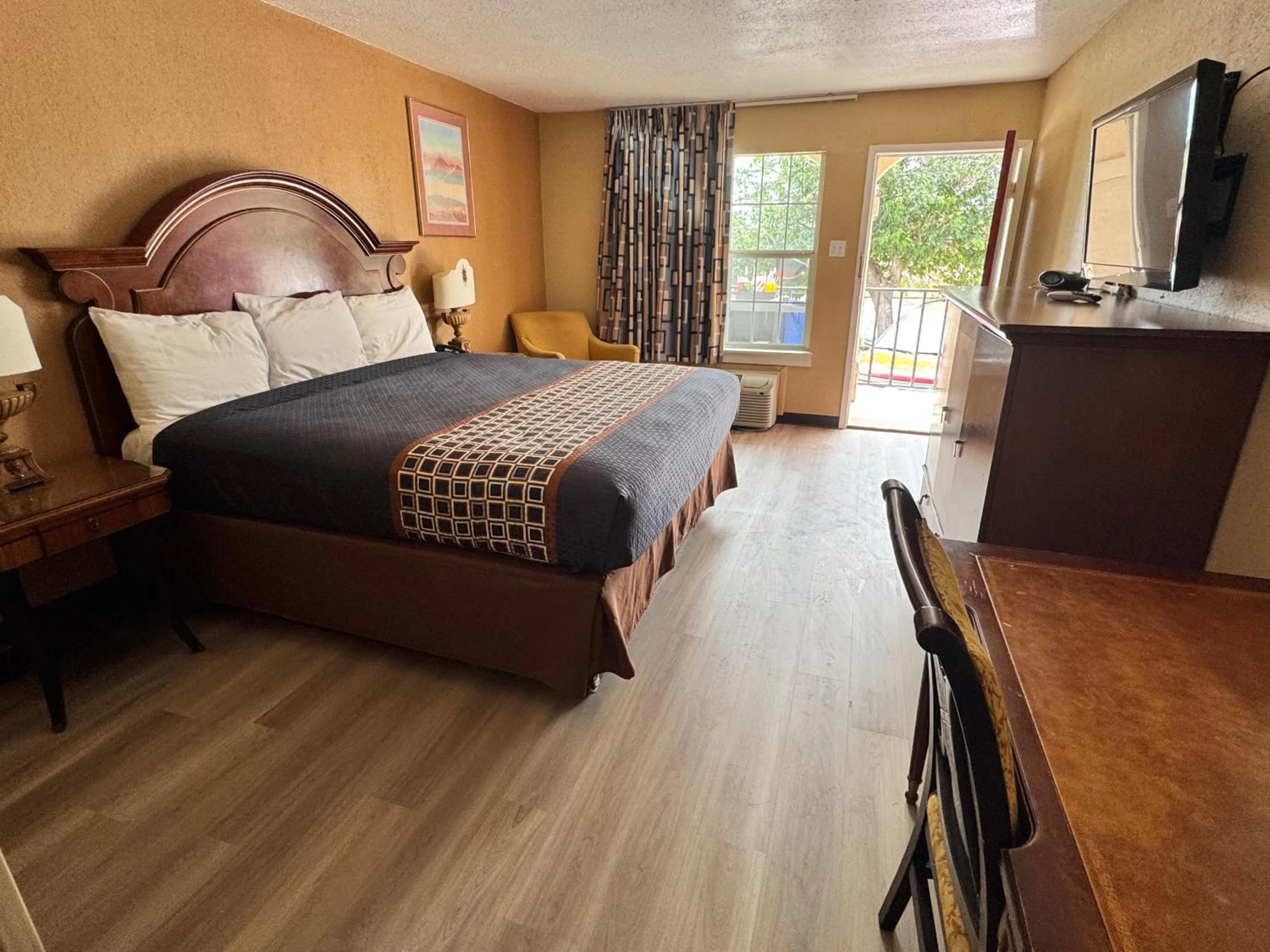 Bed in Villa West Inn