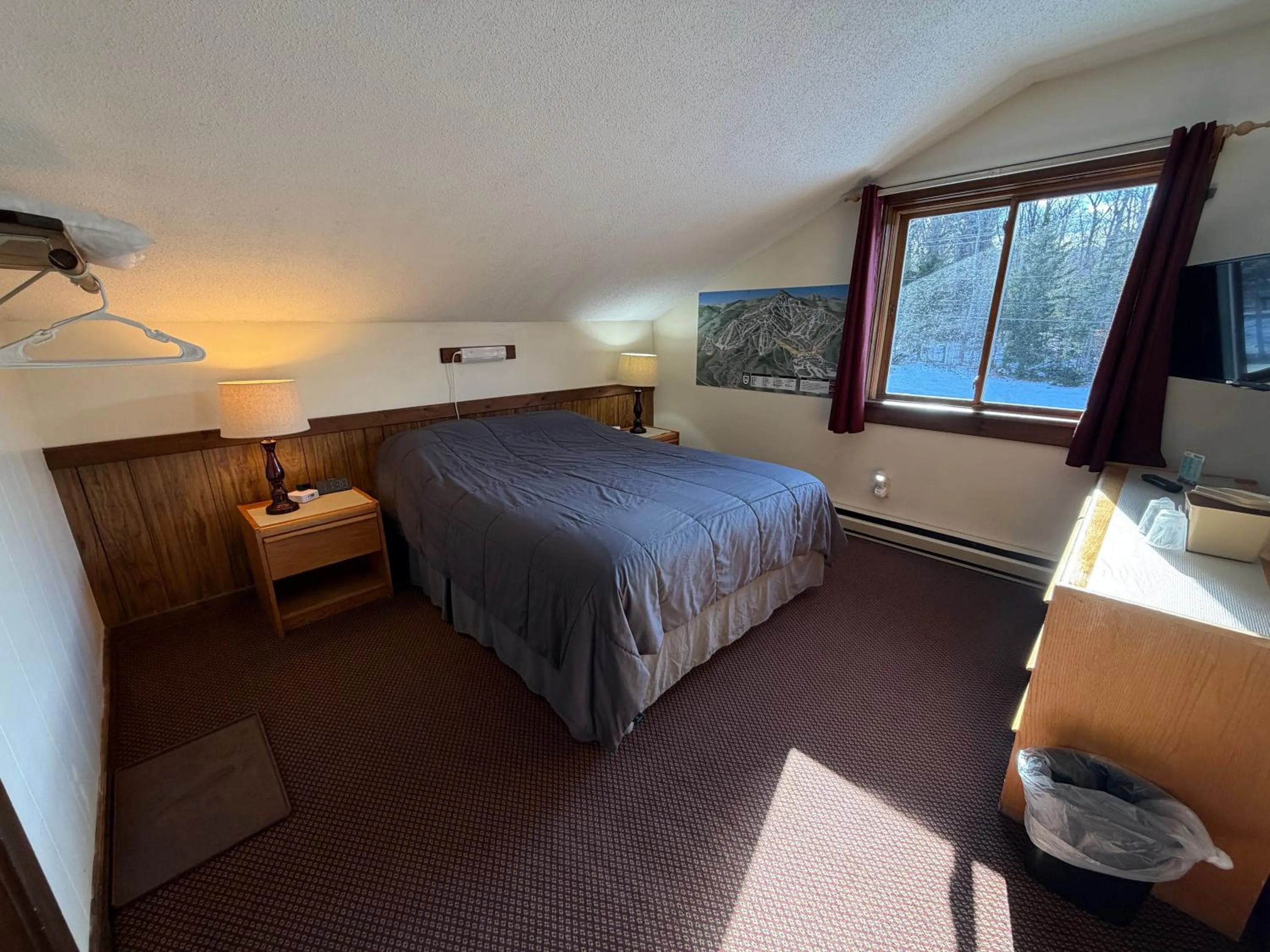 Bed in Mountain Sports Inn