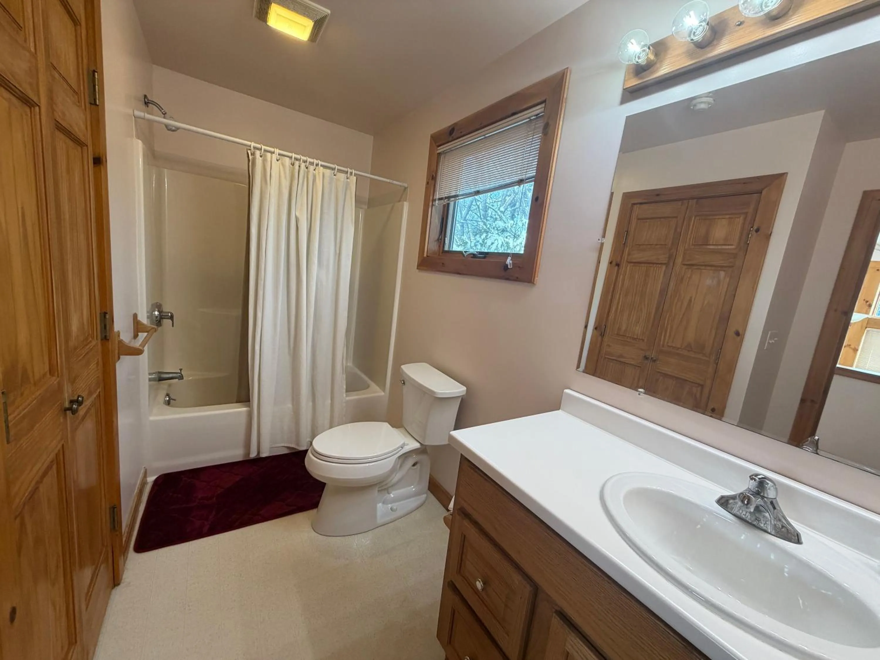 Shower in Mountain Sports Inn