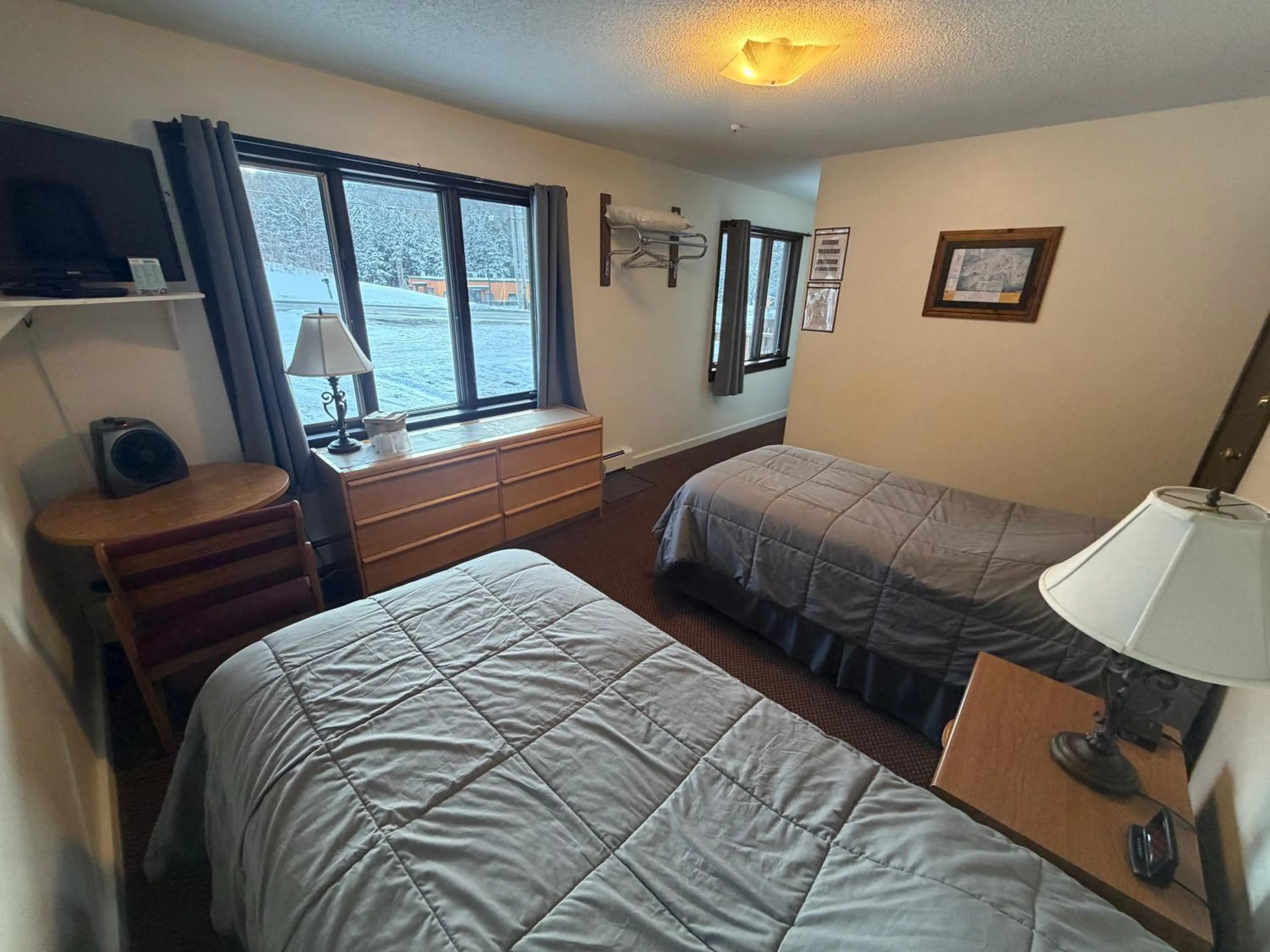 Bed in Mountain Sports Inn