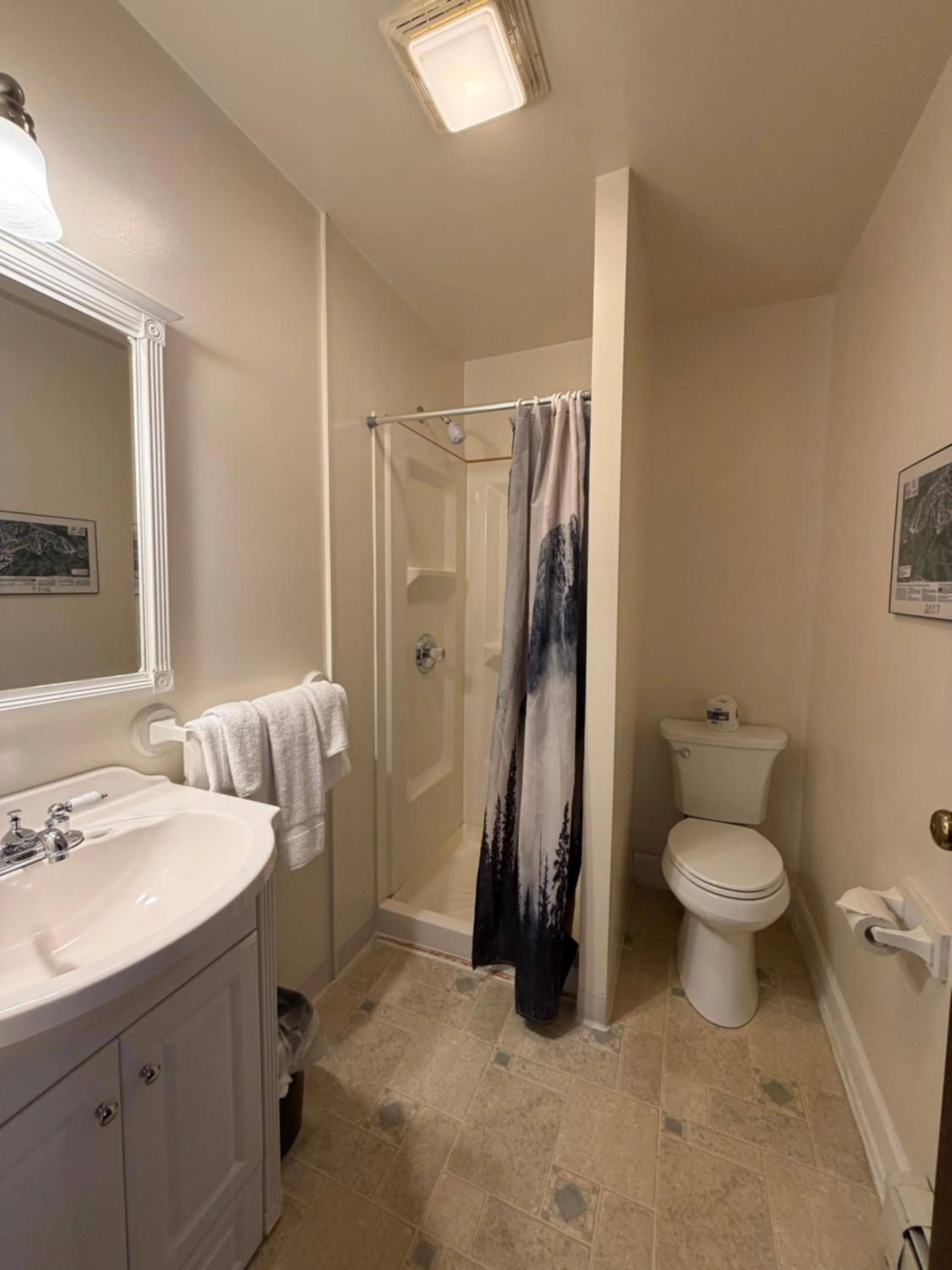 Shower in Mountain Sports Inn