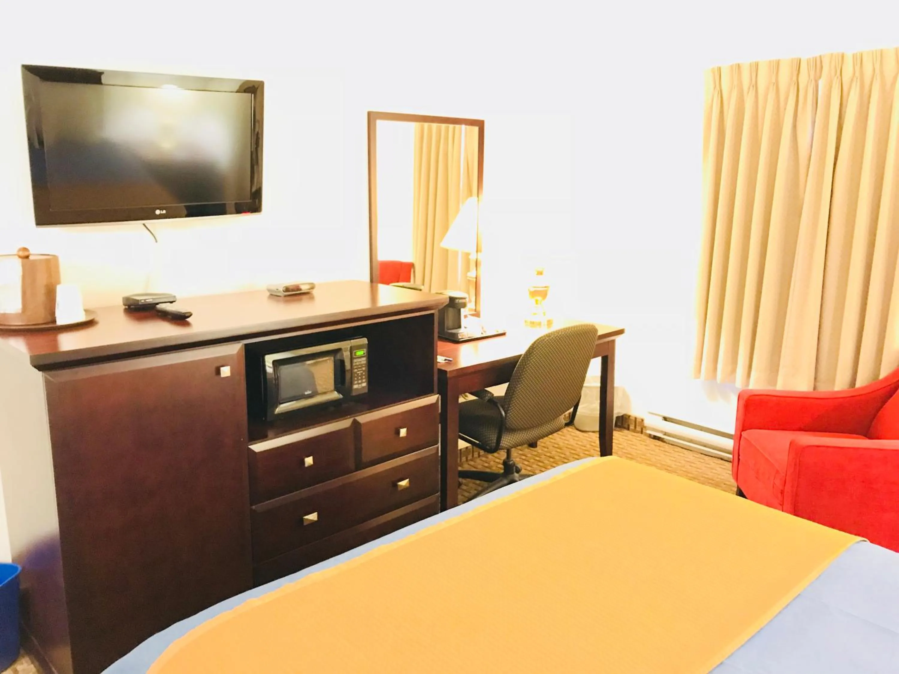TV and multimedia, Bed in BA Hotel