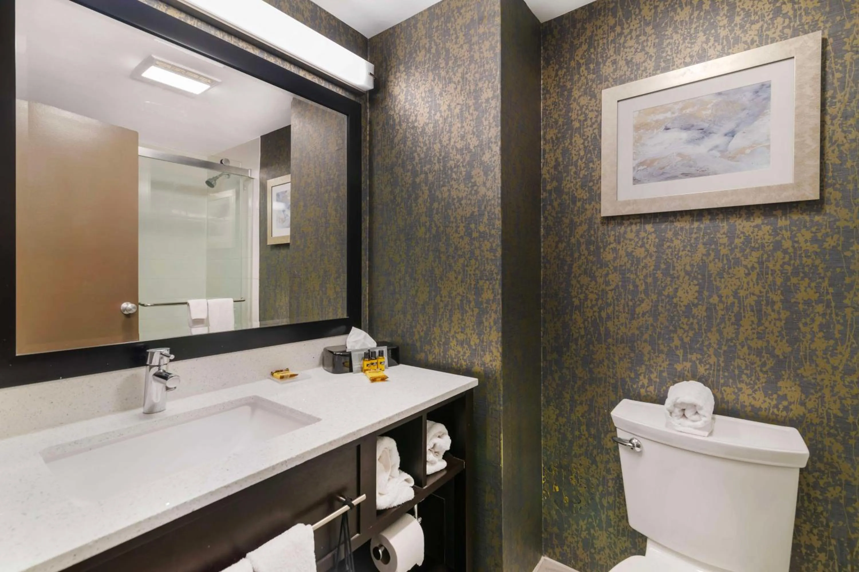 Bathroom in Best Western Plus Landmark Inn