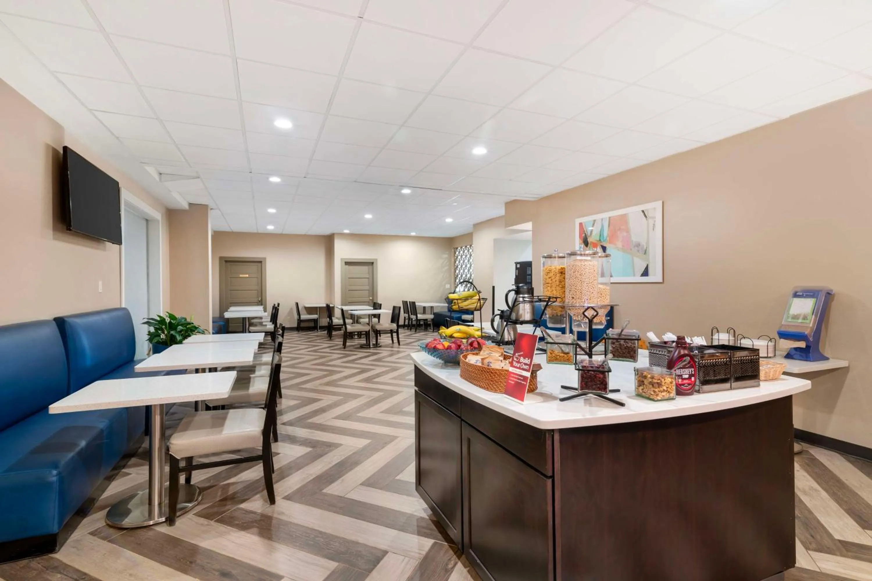 Breakfast in Best Western Plus Landmark Inn