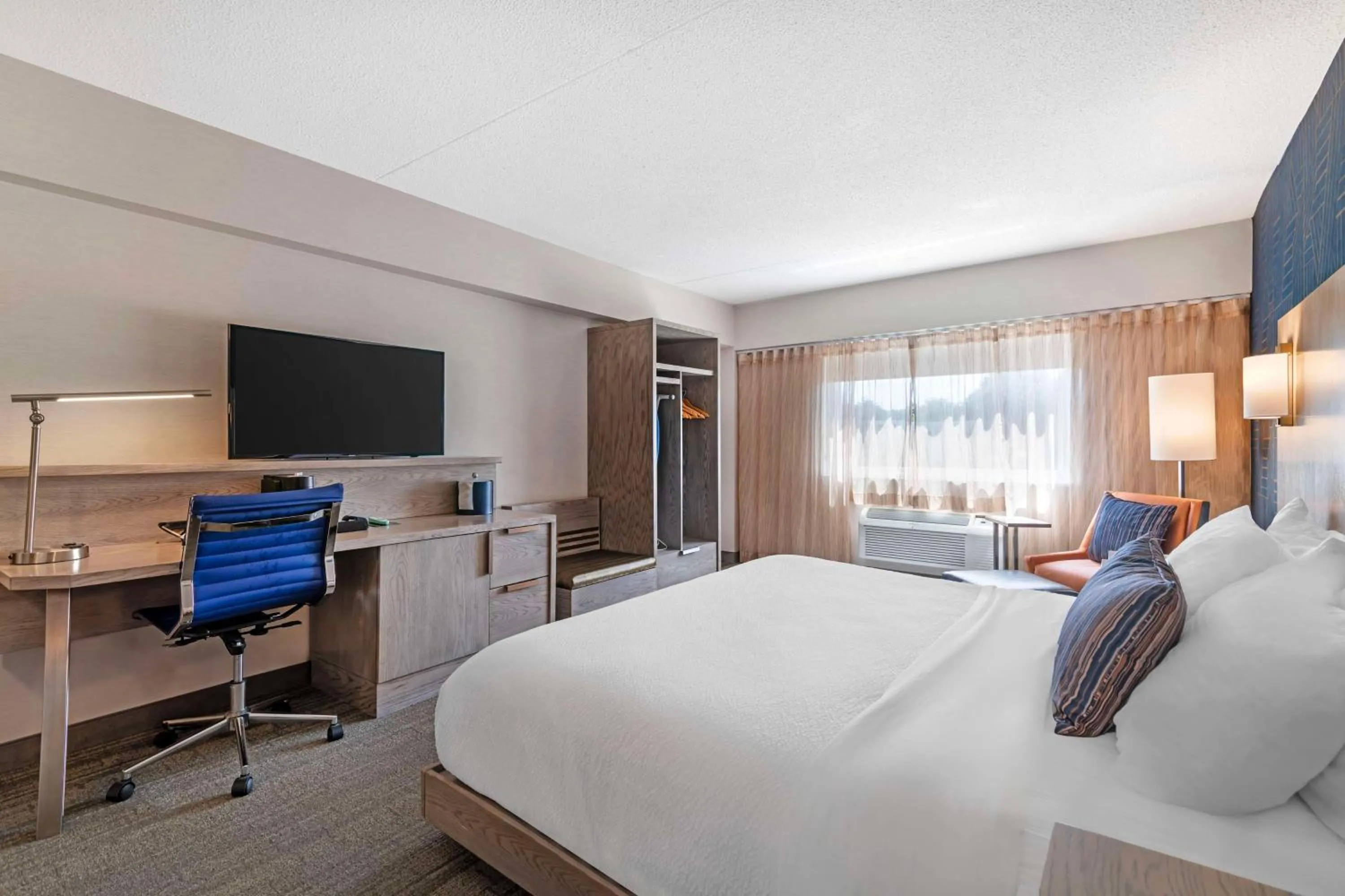 Bedroom, Bed in Best Western Plus Landmark Inn