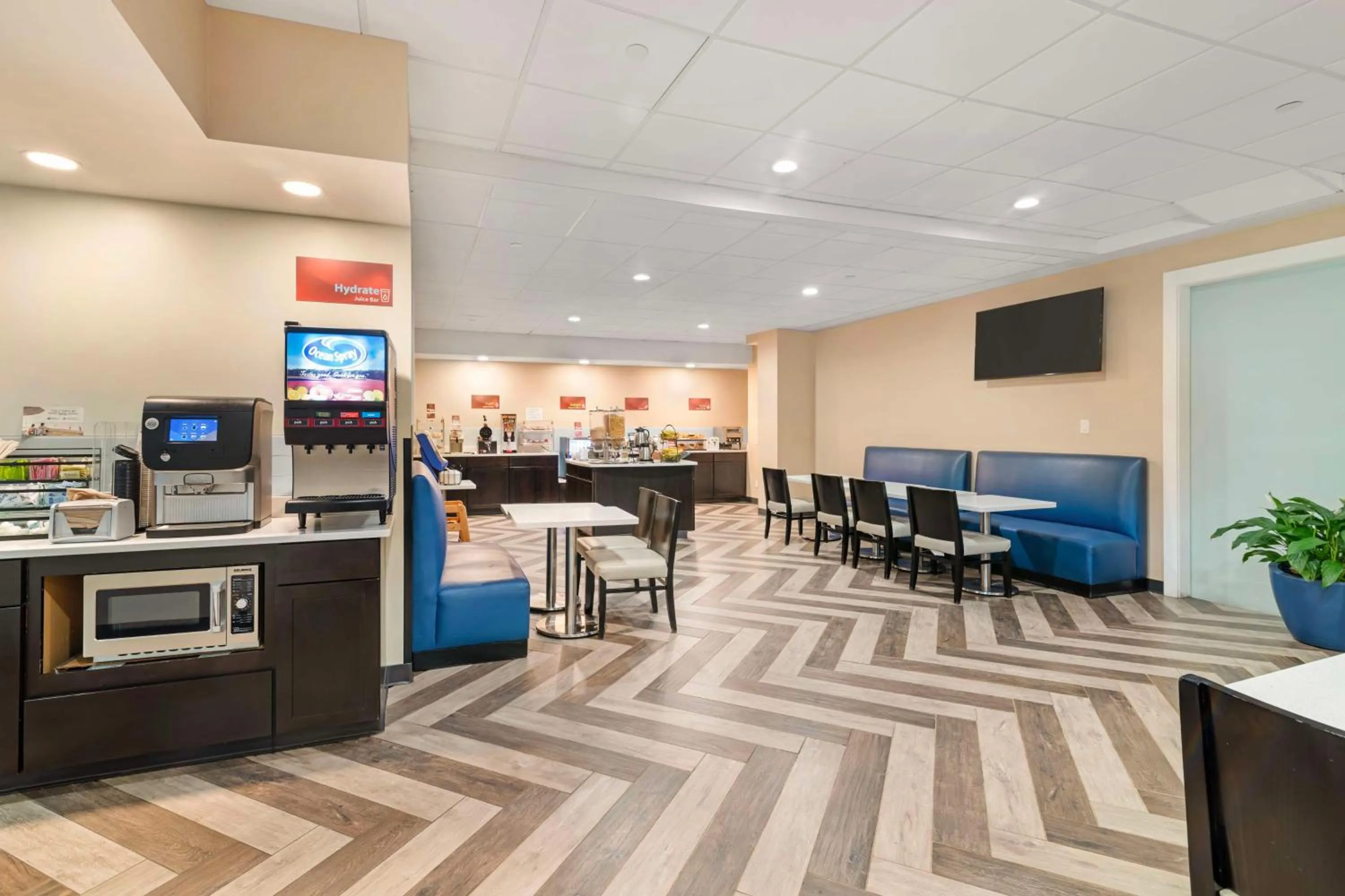 Breakfast in Best Western Plus Landmark Inn