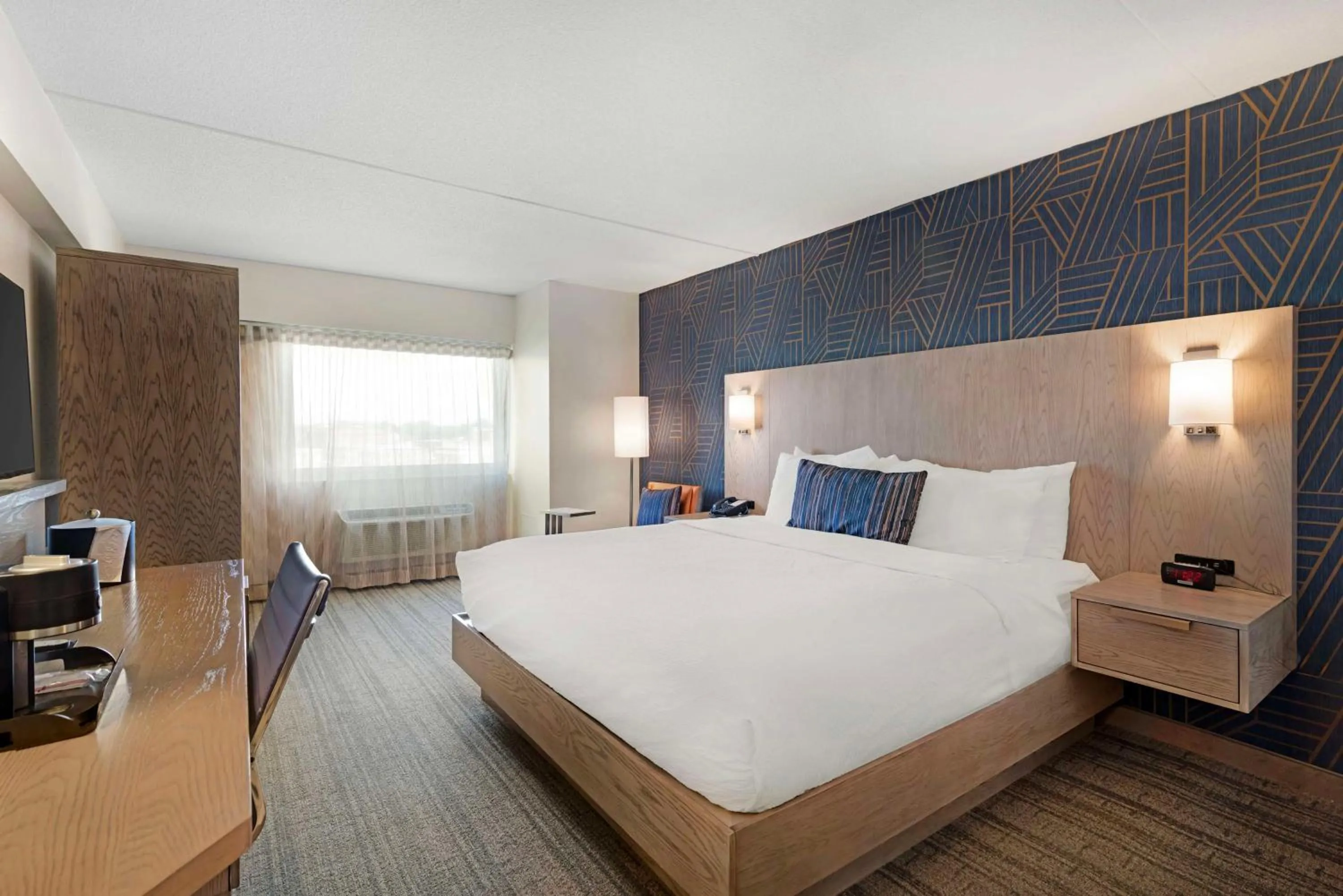 Bedroom, Bed in Best Western Plus Landmark Inn