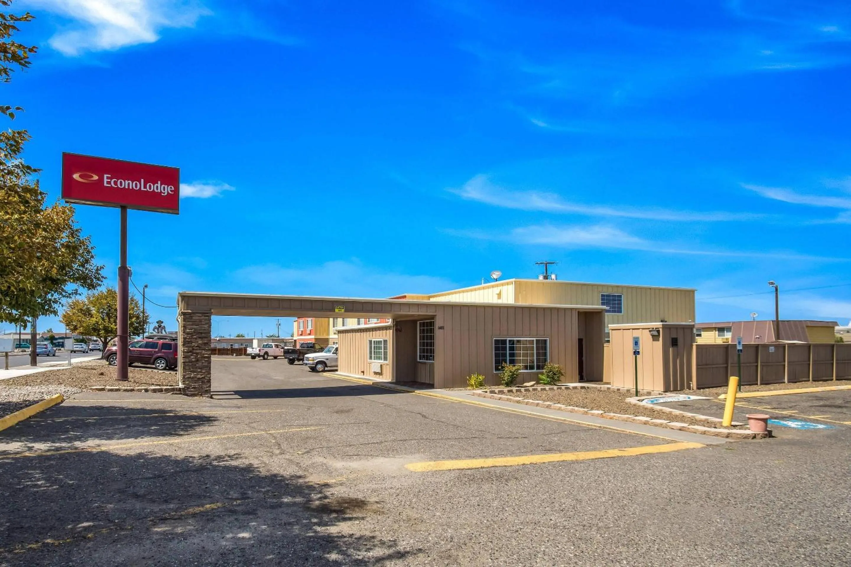 Property building in Econo Lodge Umatilla Columbia River Area