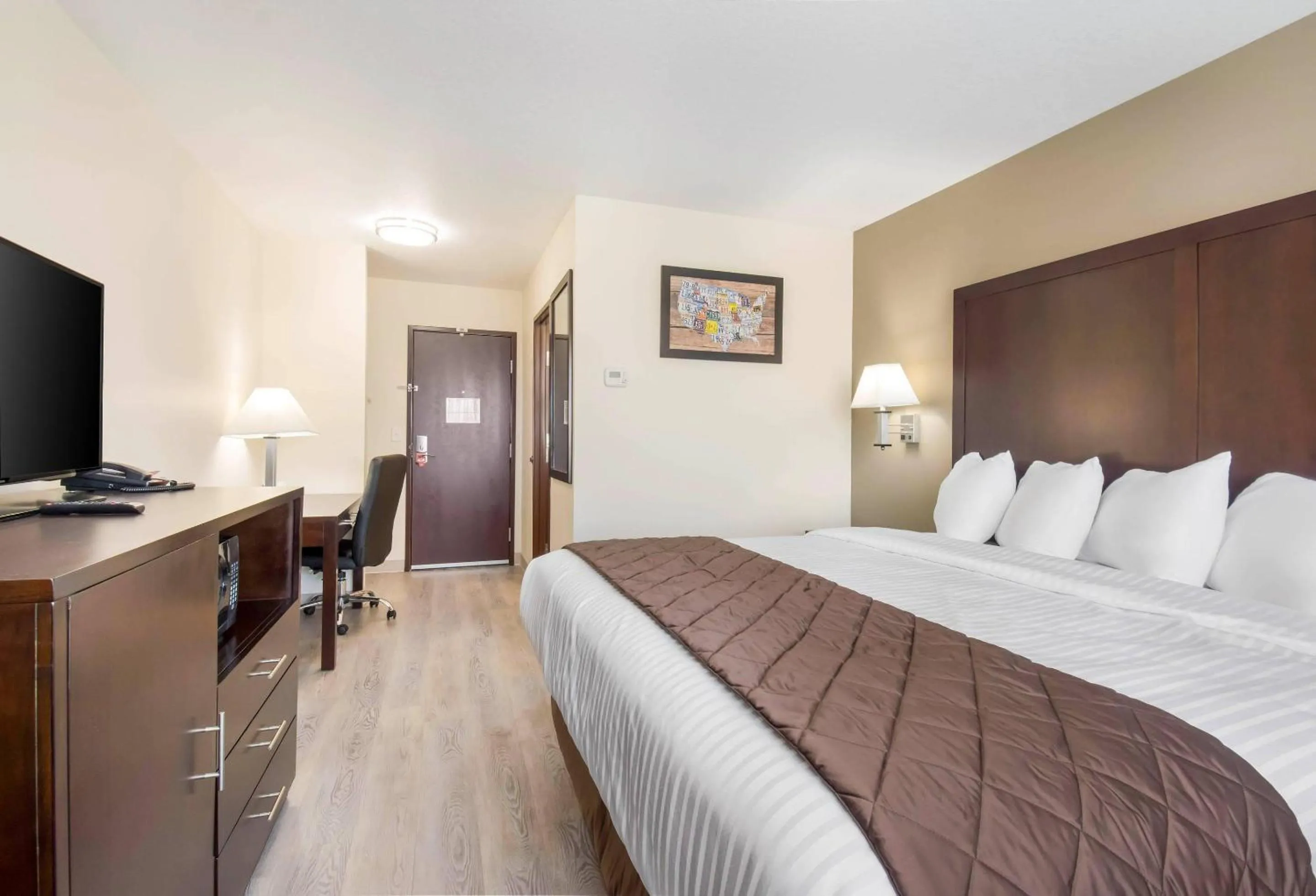 Bedroom, Bed in Econo Lodge Umatilla Columbia River Area