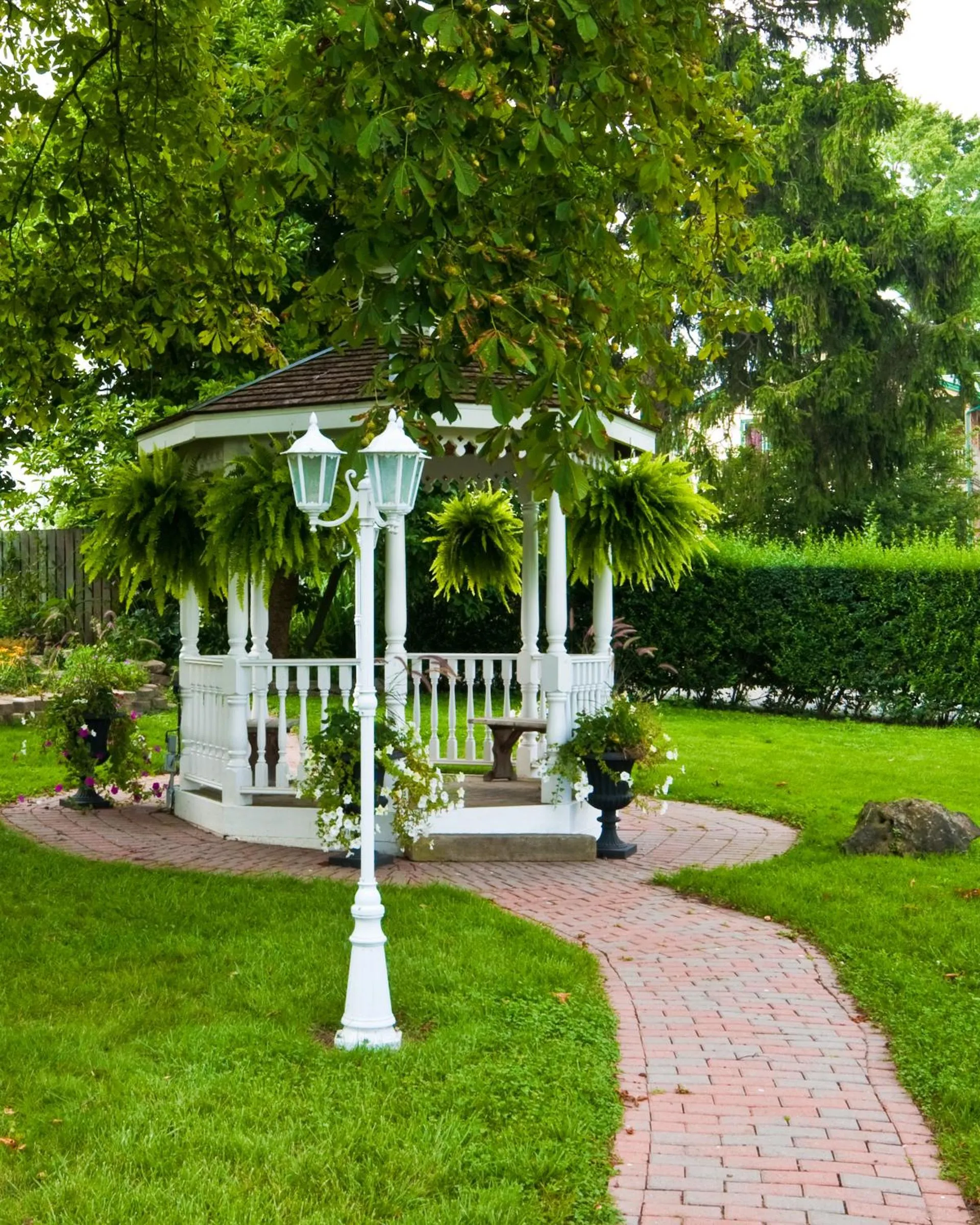 Garden in Chestnut Inn