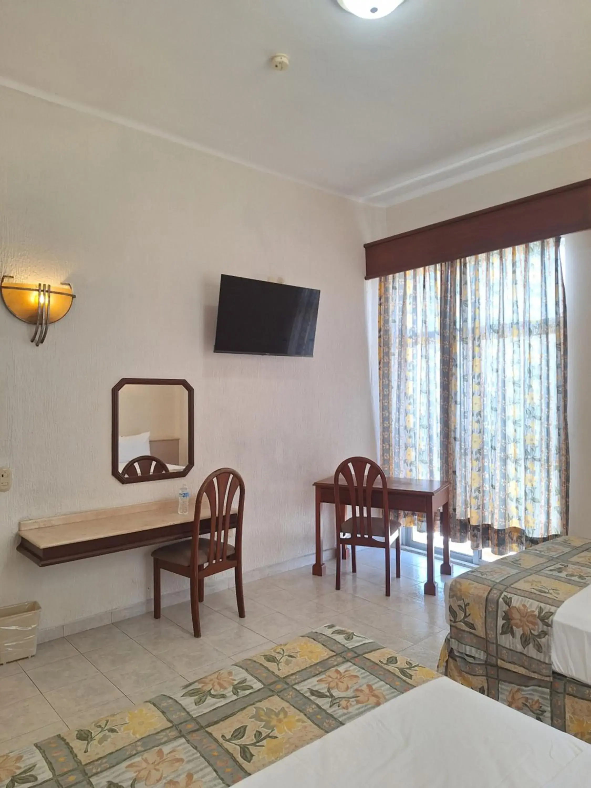 Double Room With Two Double Beds with Sea View in Hotel Ruiz Milán Double Room With Two Double Beds with Sea View in Hotel Ruiz Milán