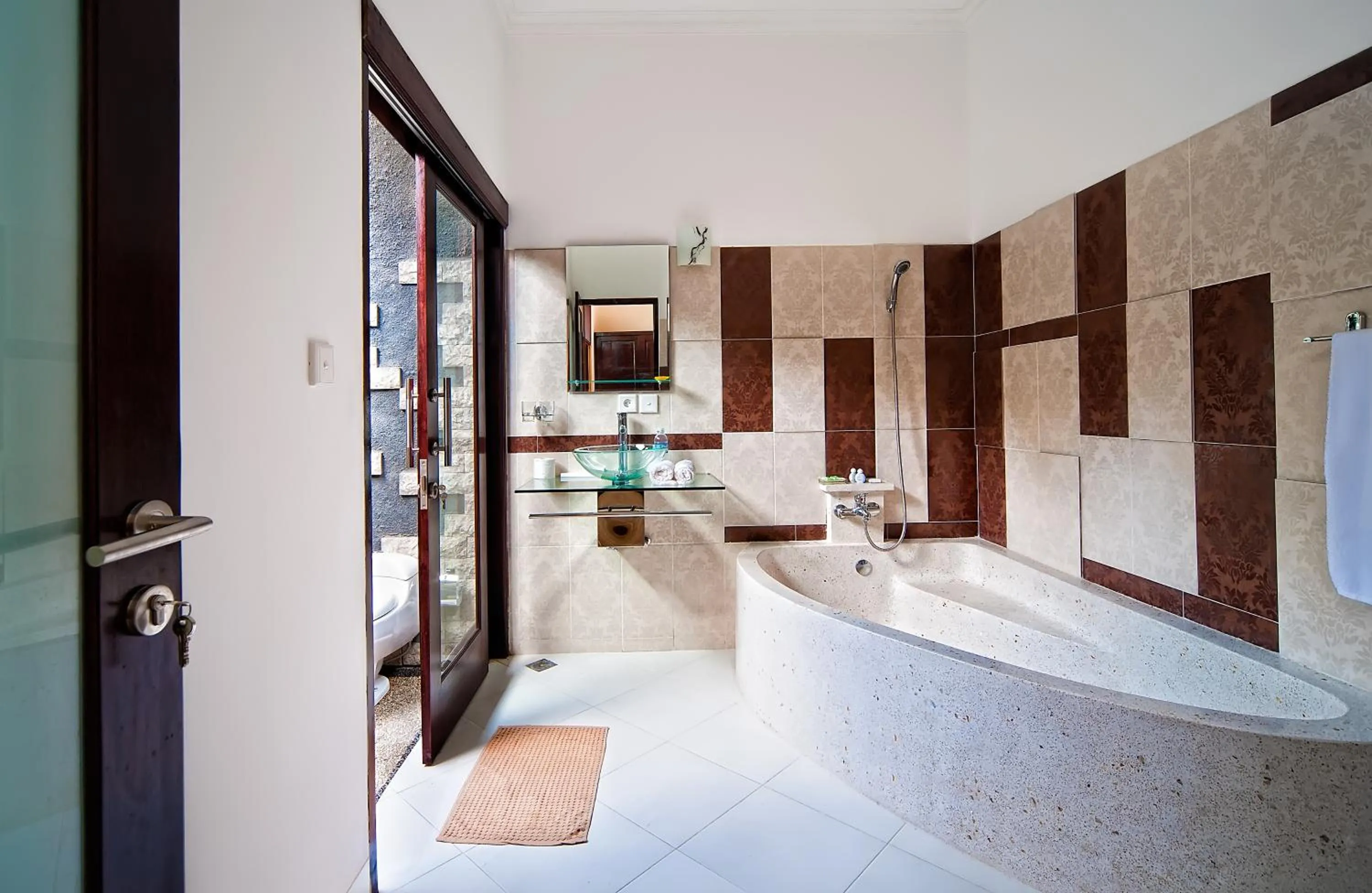 Shower in Rossa Garden Hotel