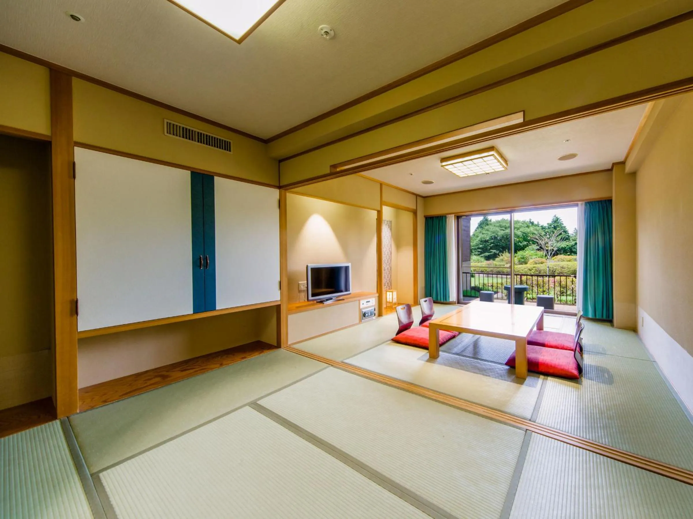 Photo of the whole room in Hotel Green Plaza Hakone