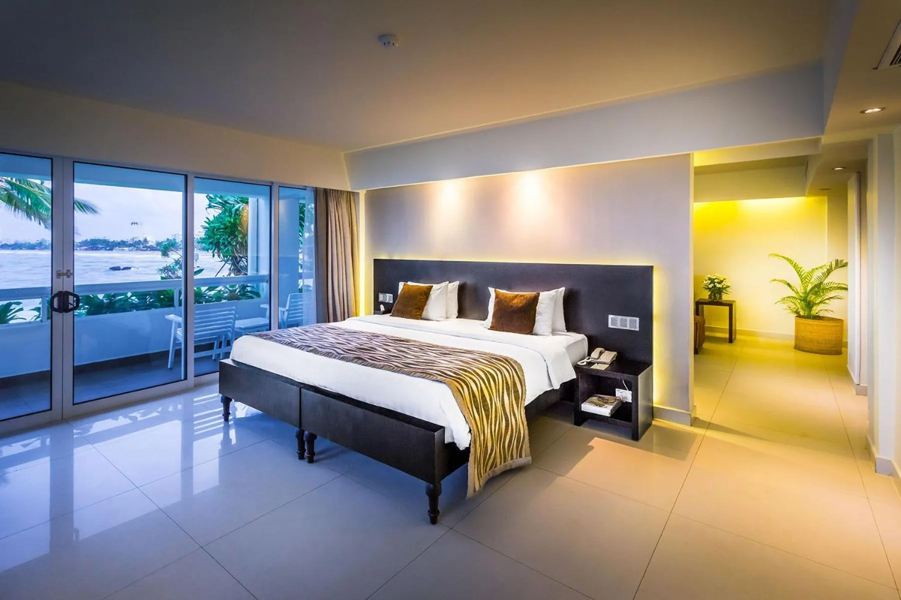 Bathroom, Bed in Mount Lavinia Hotel