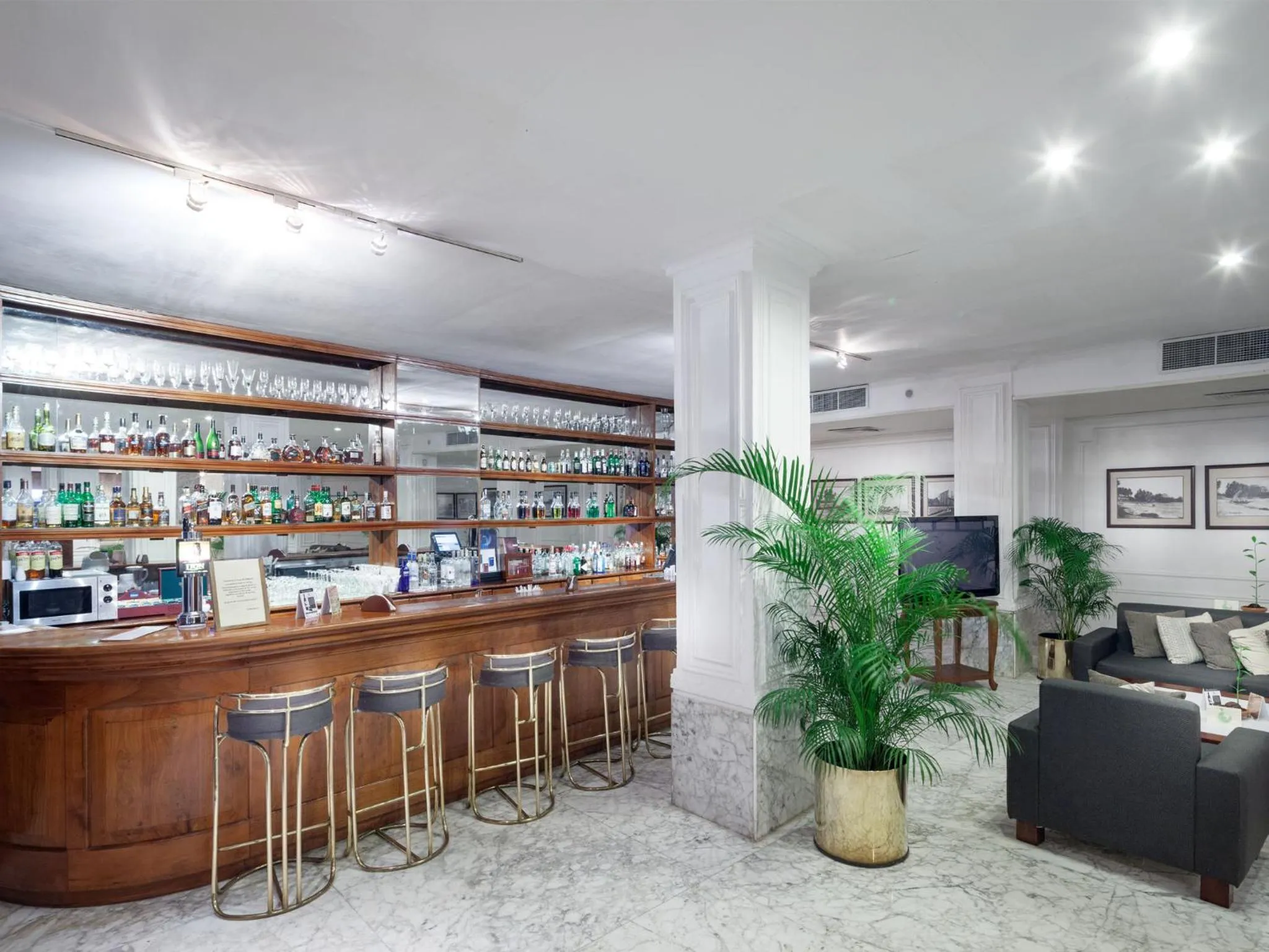 Lounge or bar in Mount Lavinia Hotel
