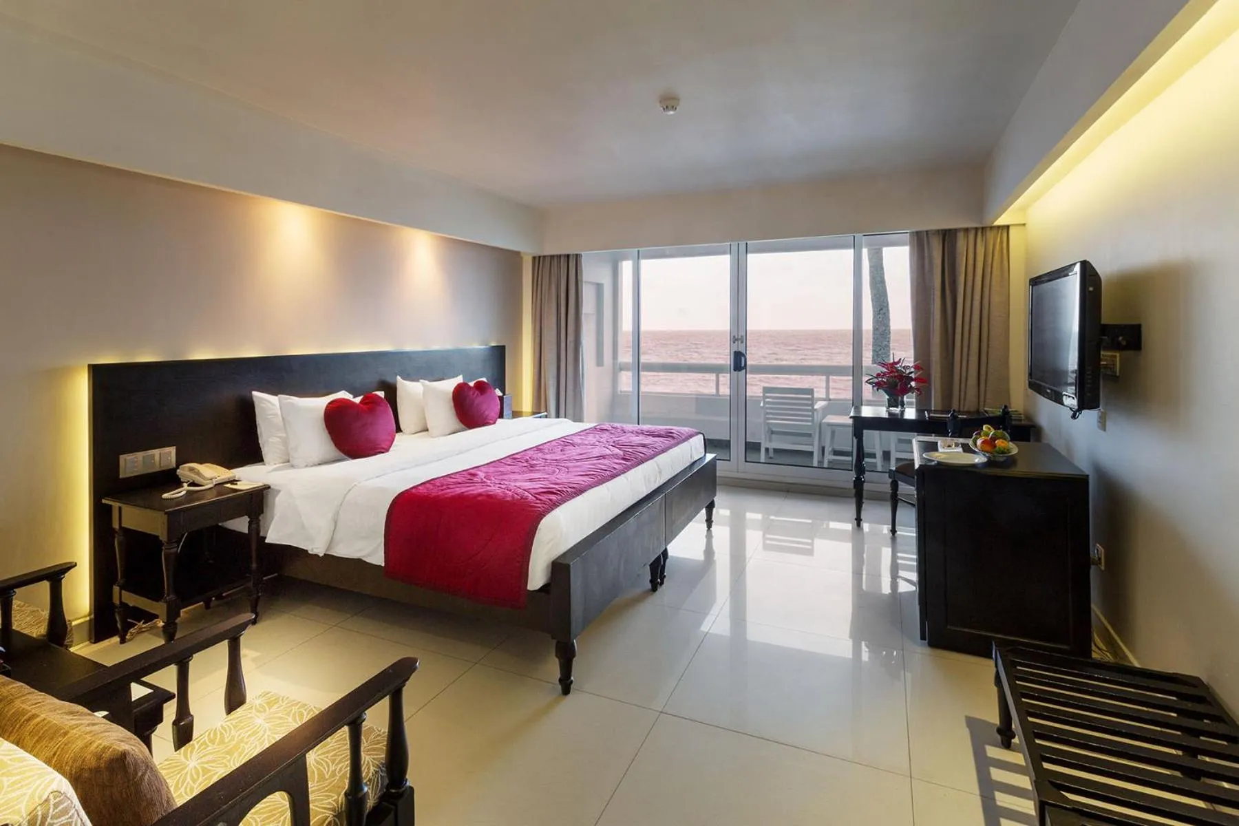 Bathroom, Bed in Mount Lavinia Hotel