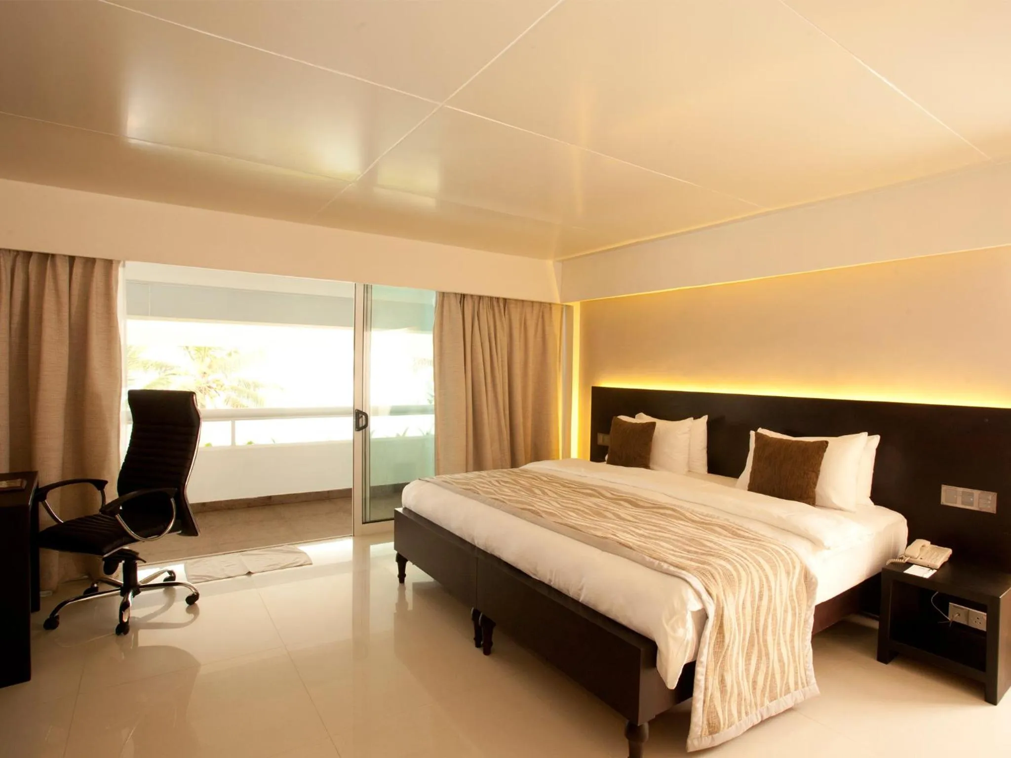 Coffee/tea facilities, Bed in Mount Lavinia Hotel