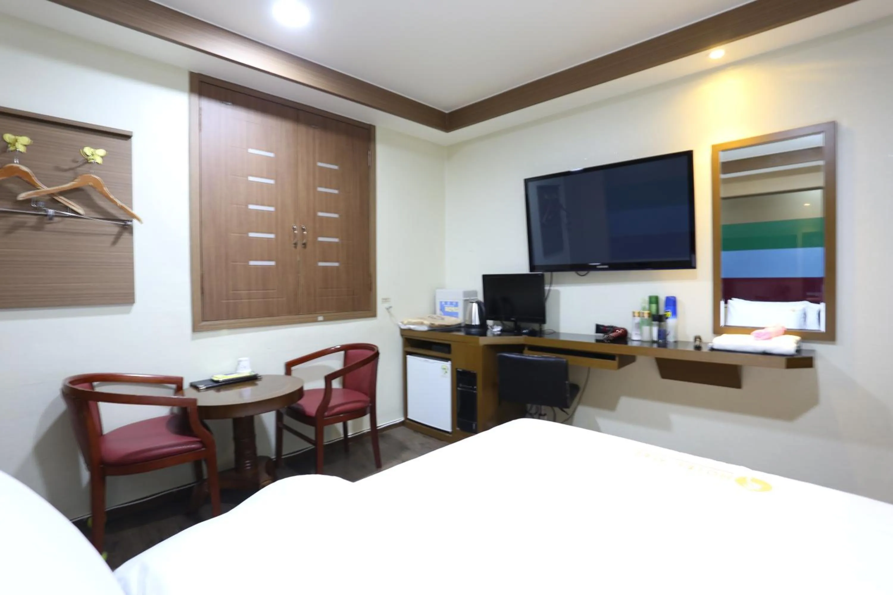 TV/Entertainment Center in City Park Hotel