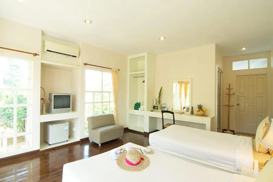 Photo of the whole room, Bed in Makathanee Resort