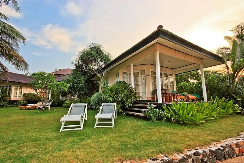 Facade/entrance in Makathanee Resort