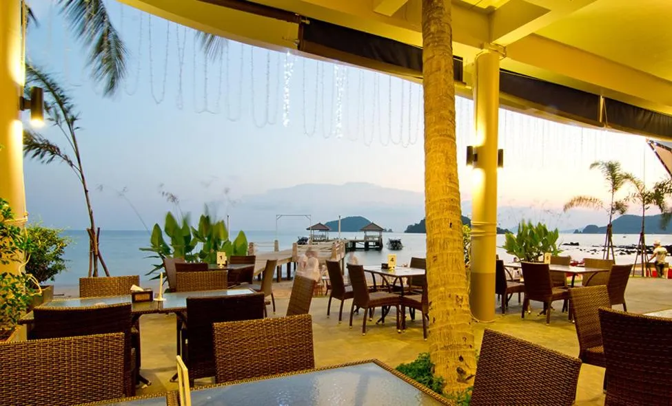 Restaurant/places to eat in Makathanee Resort