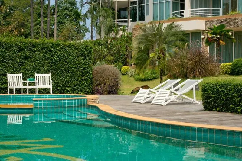 Swimming pool in Makathanee Resort