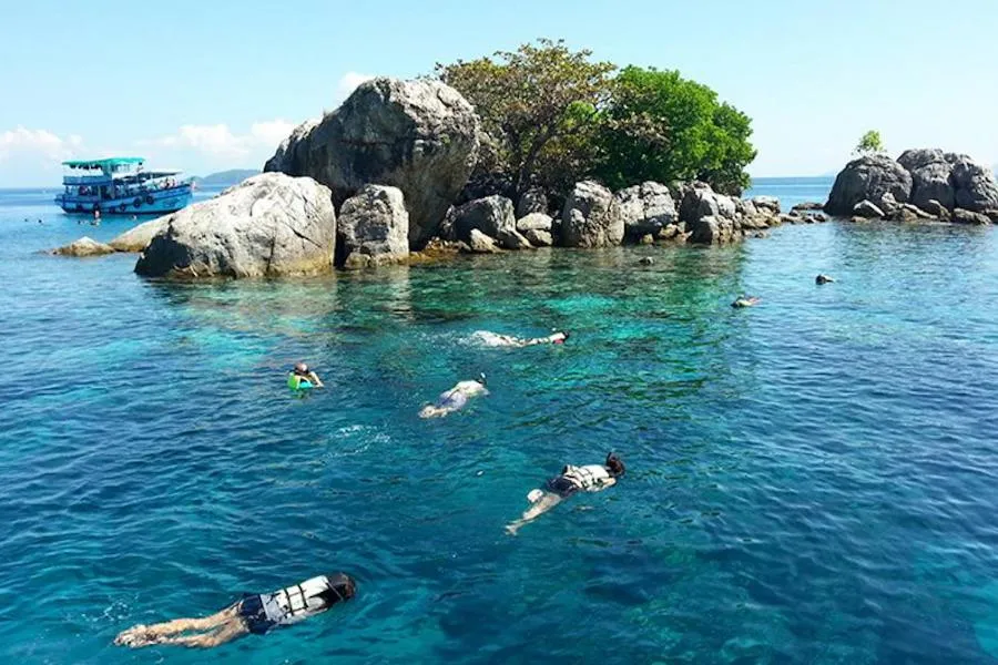 Snorkeling in Makathanee Resort