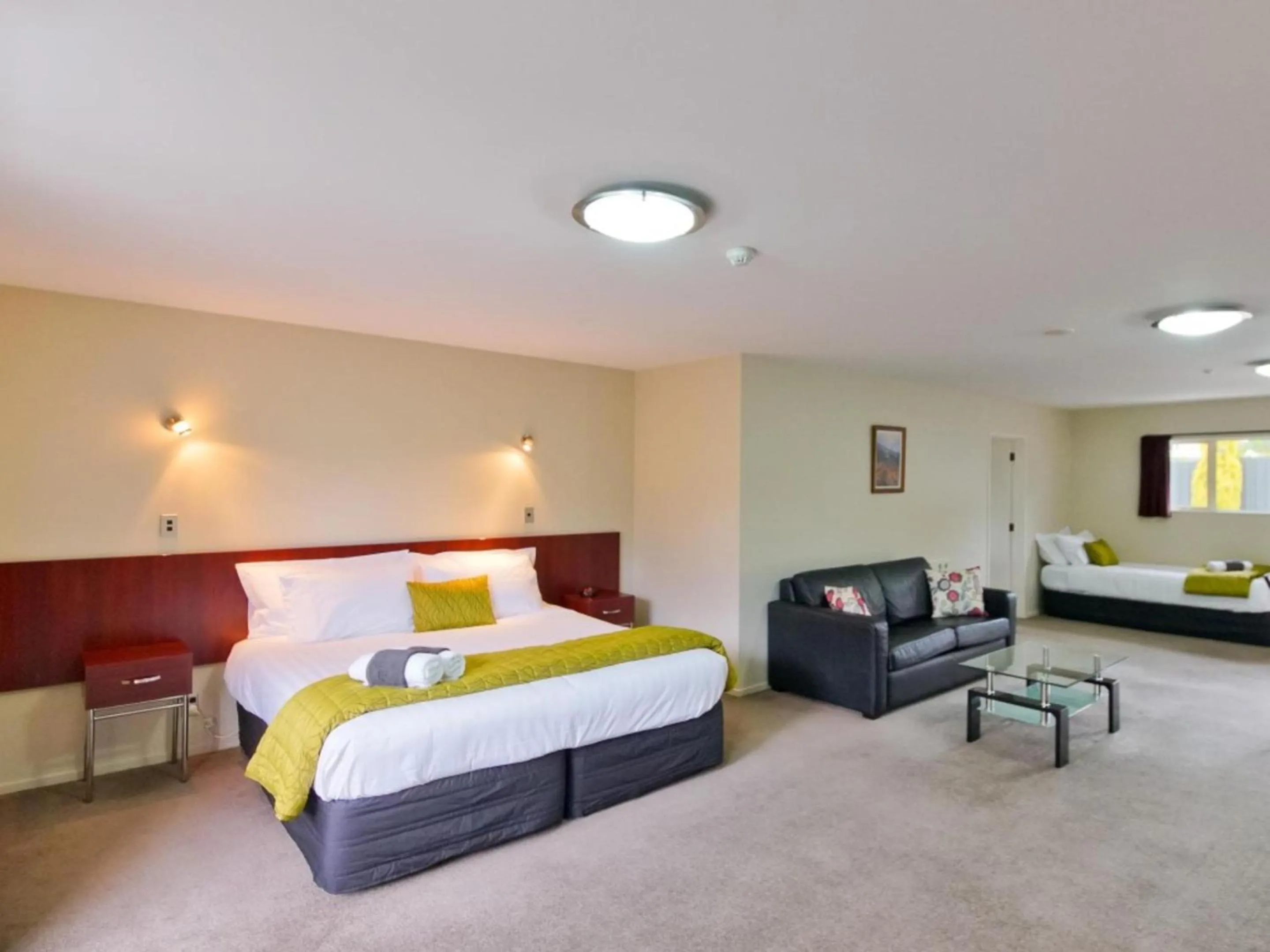 Photo of the whole room, Bed in ASURE Avenue Motor Lodge