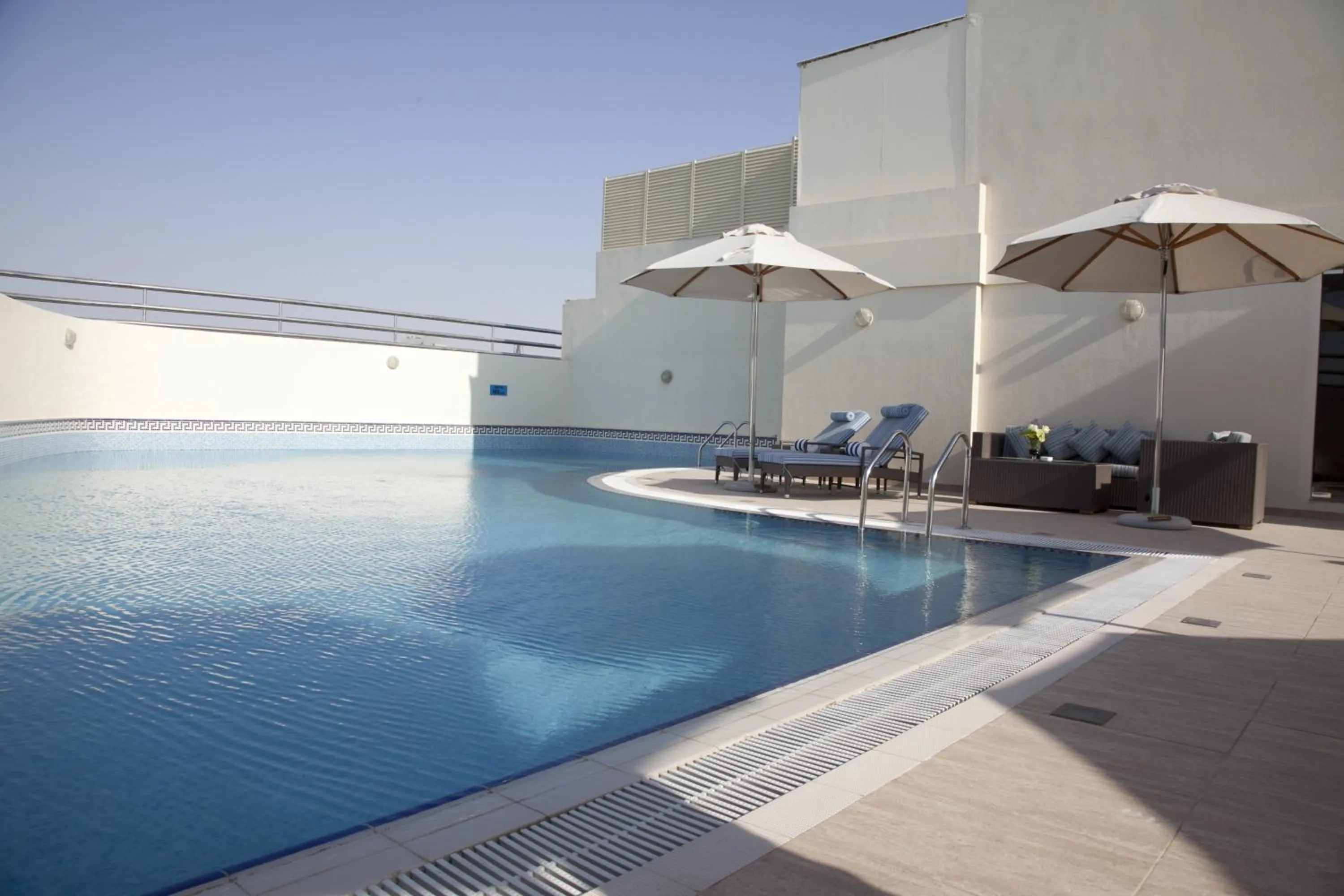 Swimming pool in Grand Excelsior Hotel Al Barsha