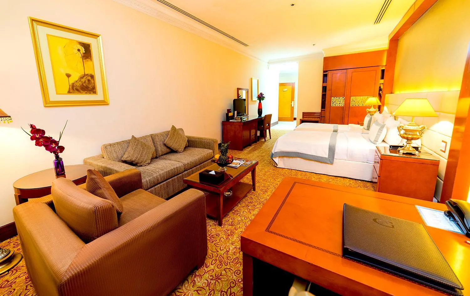 Living room, Bed in Grand Excelsior Hotel Al Barsha
