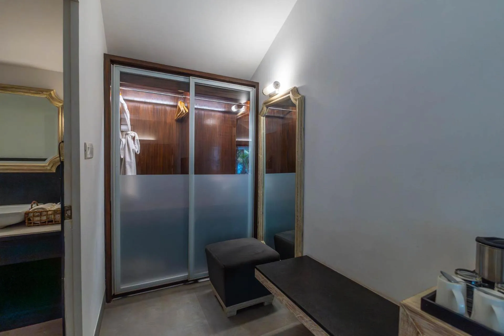 wardrobe in Marbela Beach Resort