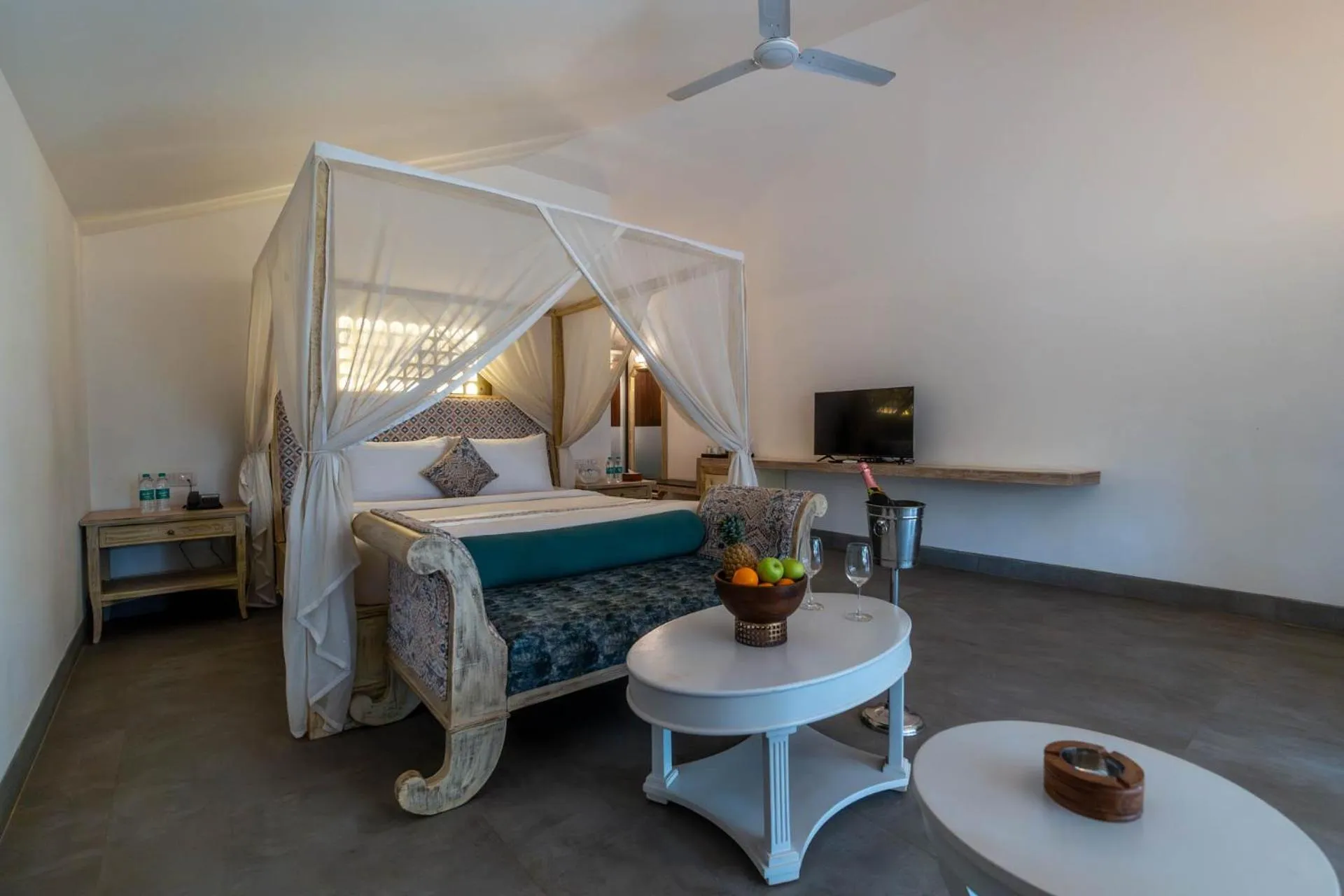 Photo of the whole room, Bed in Marbela Beach Resort