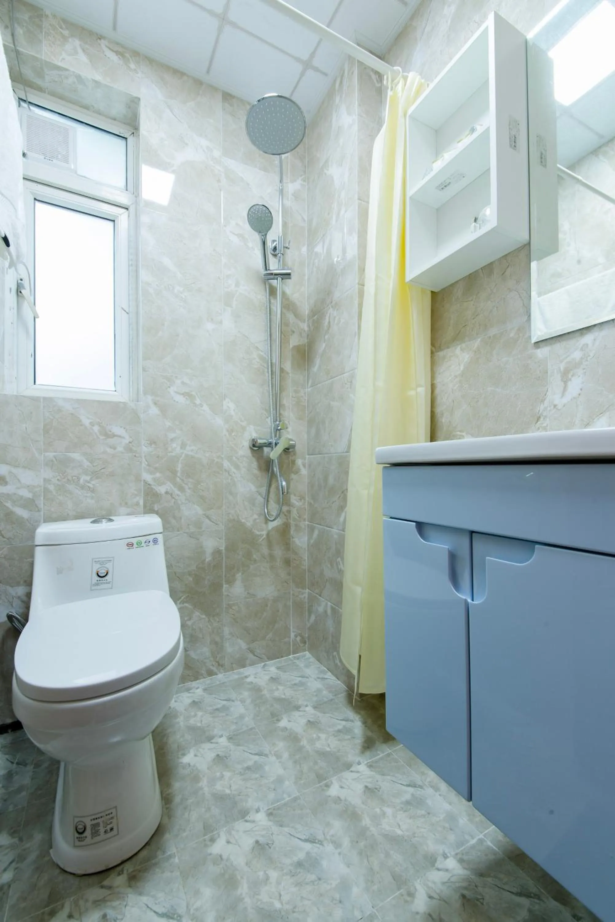 Shower in Shenzhen New Swan Castle Apartment