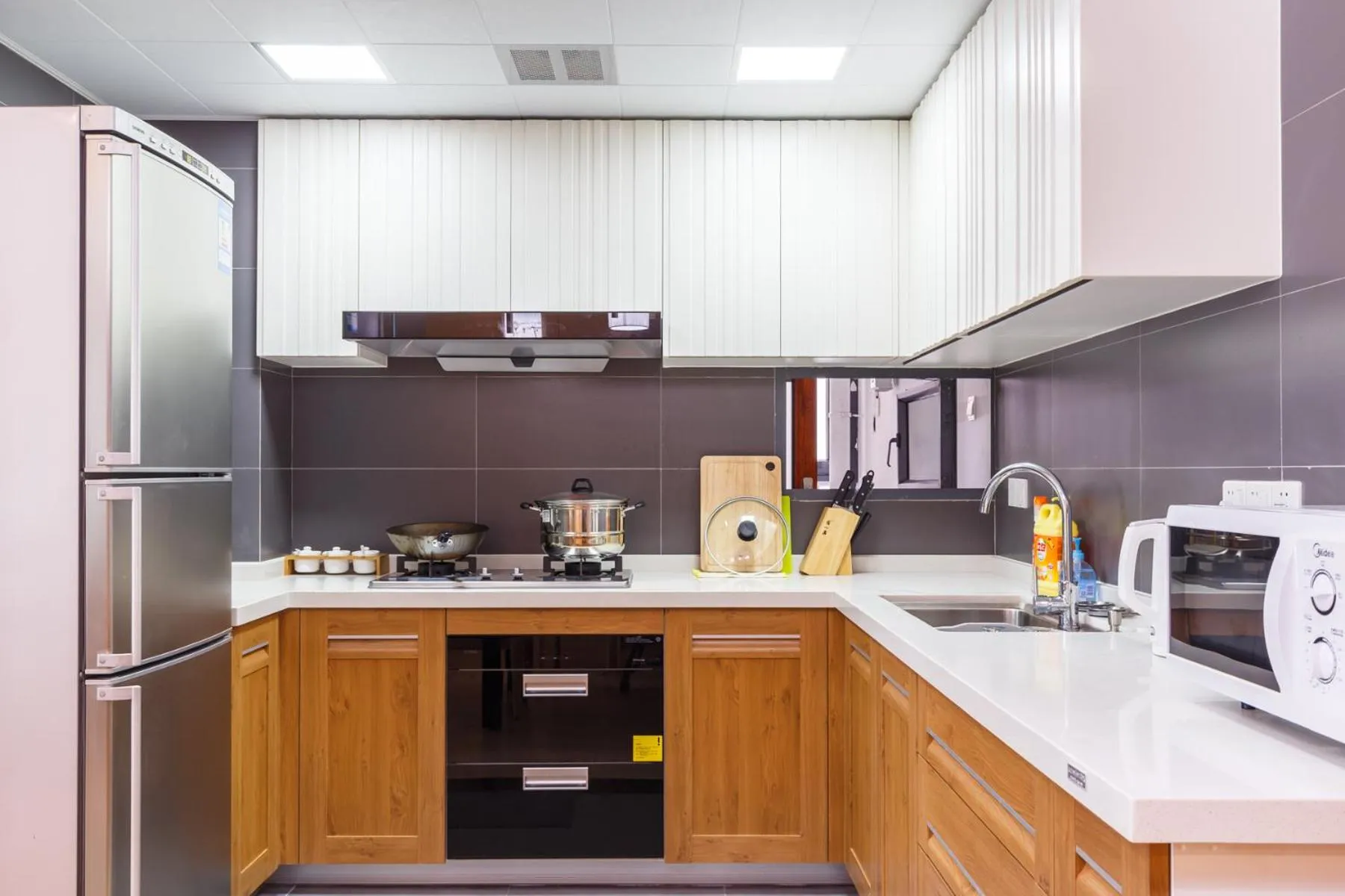 Kitchen or kitchenette in Shenzhen New Swan Castle Apartment