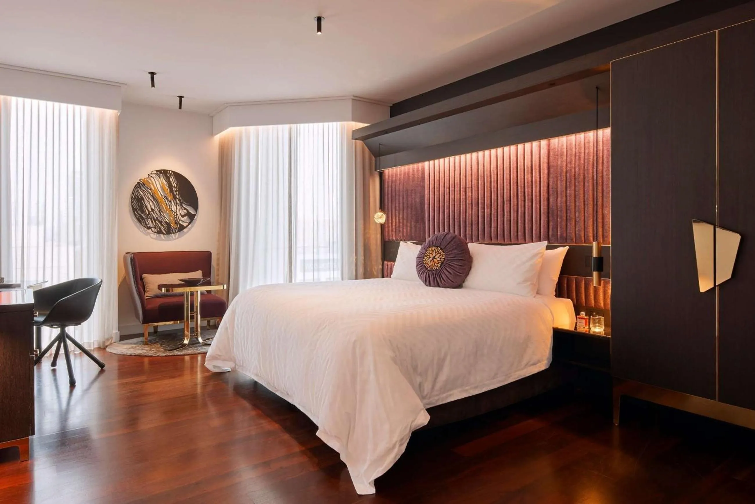 Bedroom, Bed in QT Perth