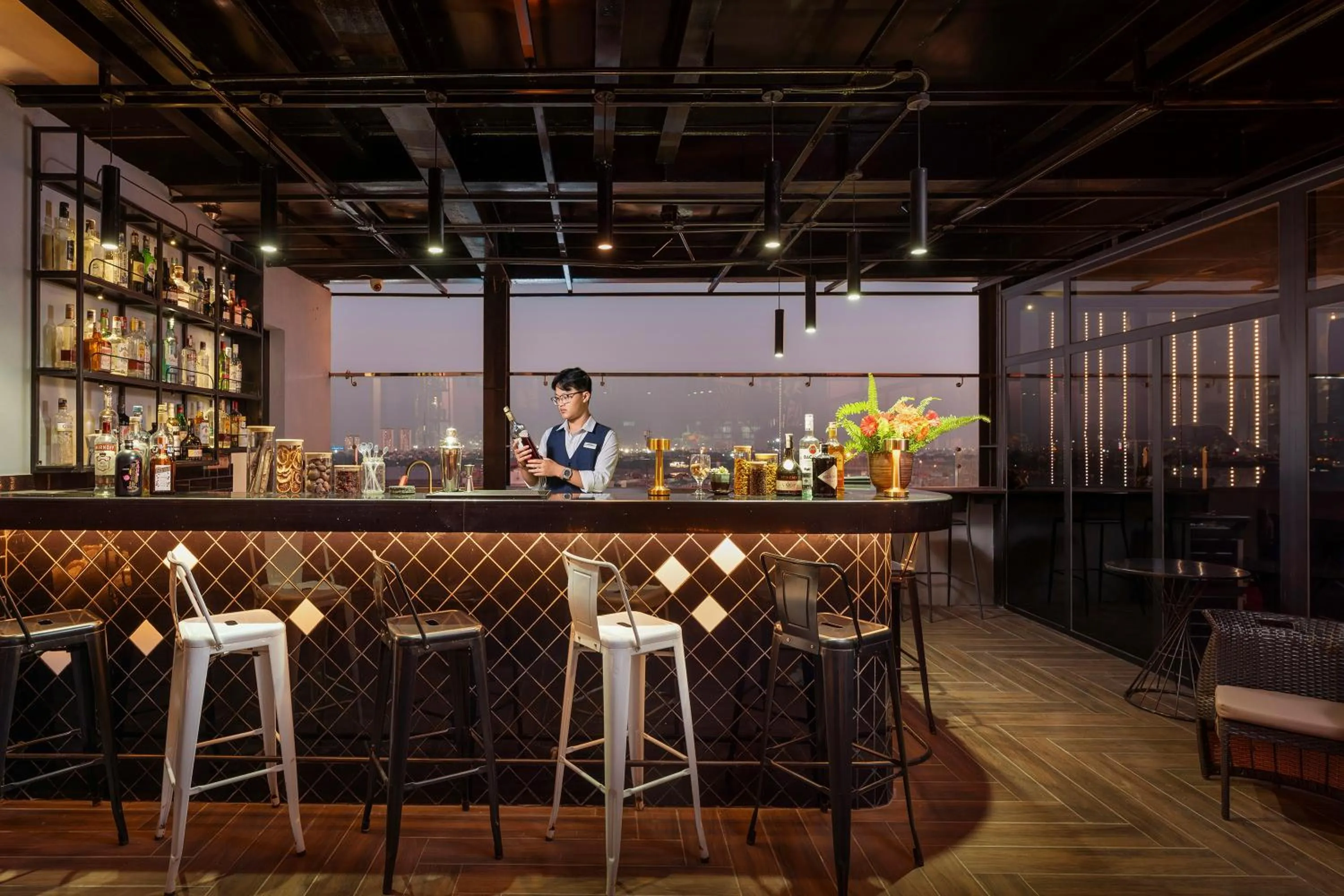 Lounge or bar in GRAND CITITEL Hanoi Hotel & Spa