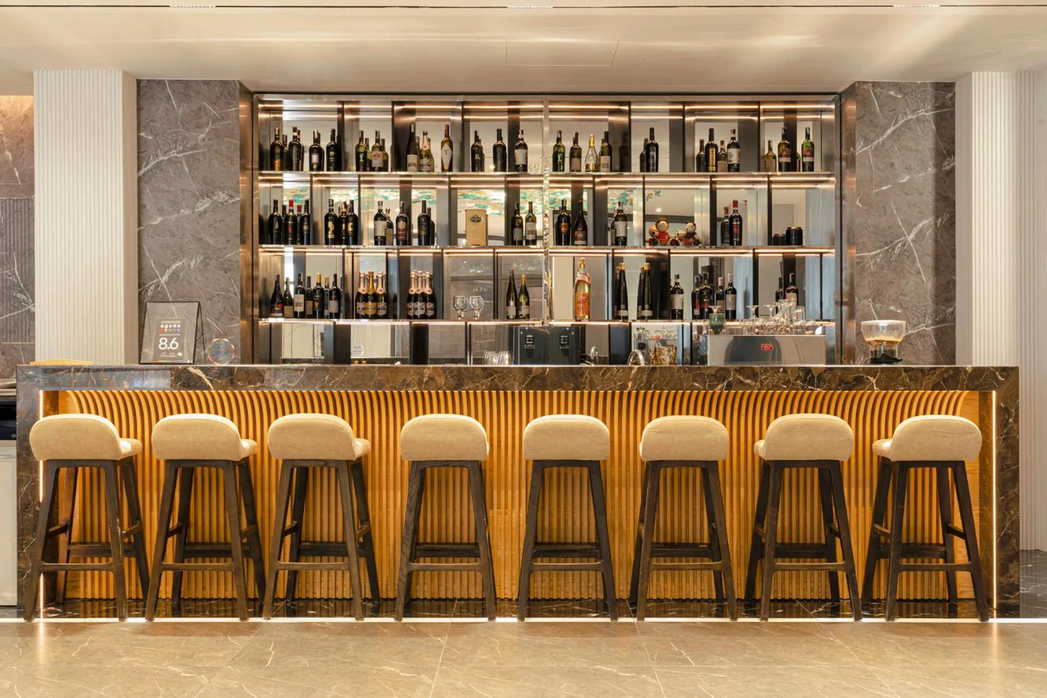 Lounge or bar in GRAND CITITEL Hanoi Hotel & Spa