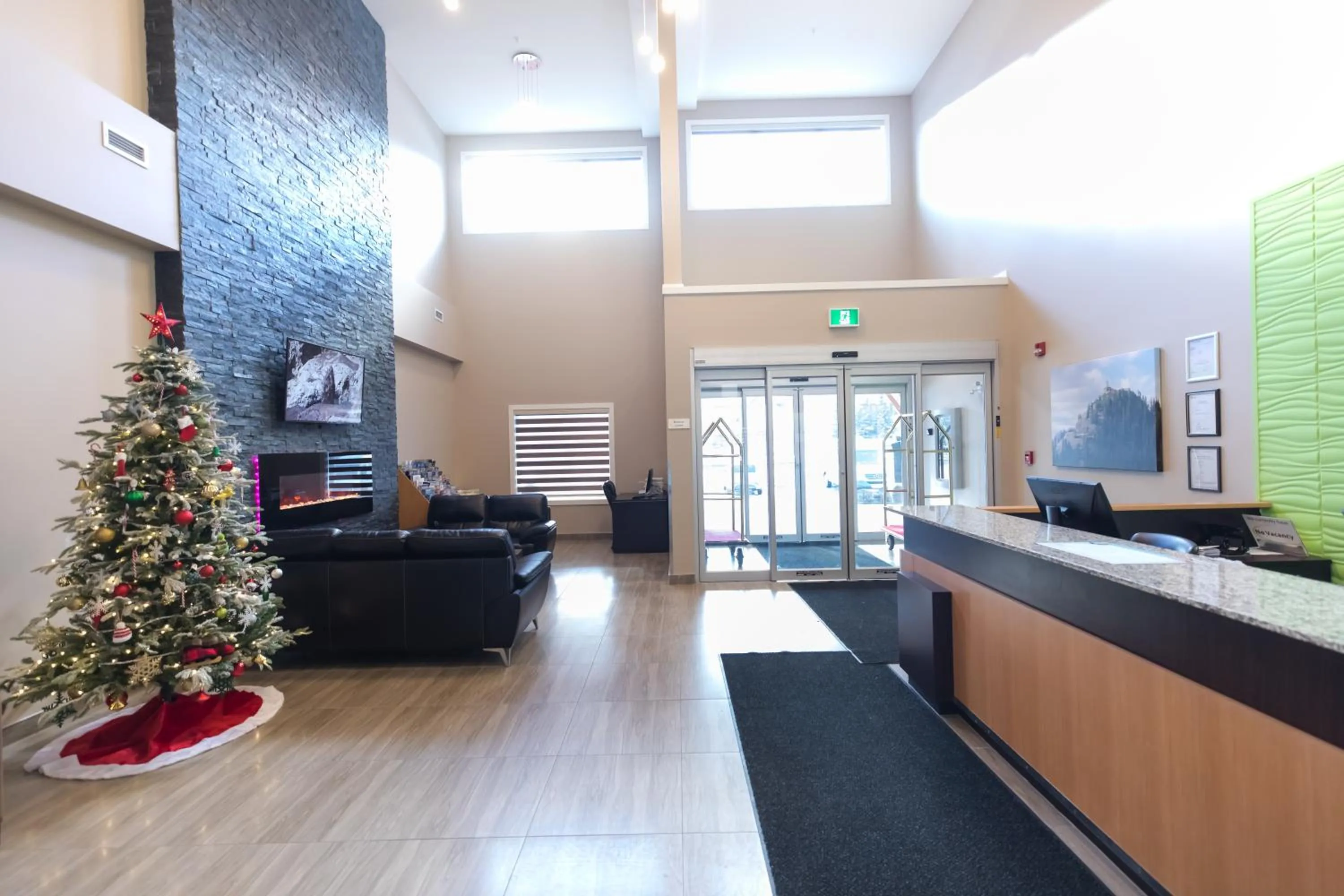 Lobby or reception in Super 8 by Wyndham Canmore