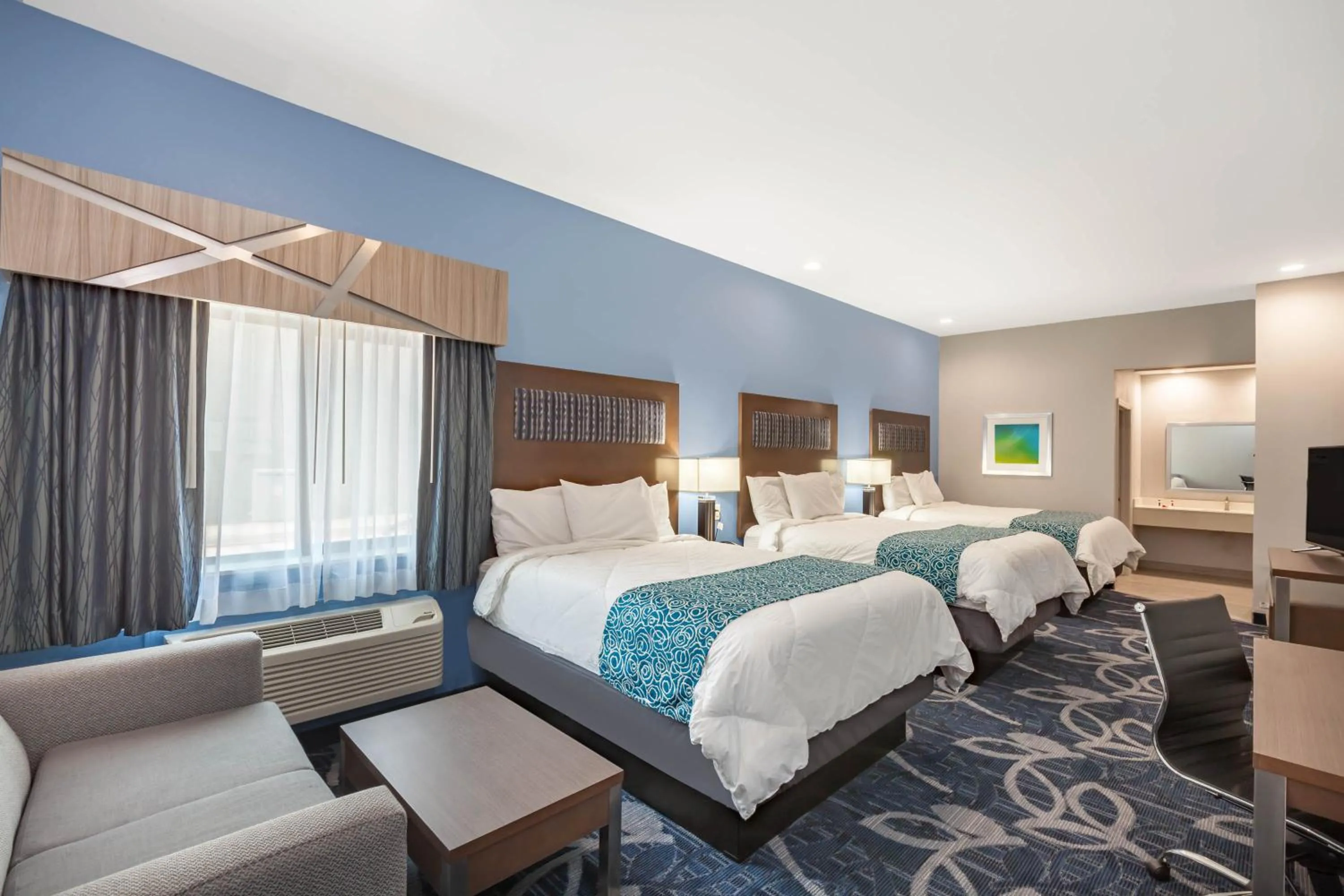 Photo of the whole room, Bed in Baymont by Wyndham Houston Hobby Airport