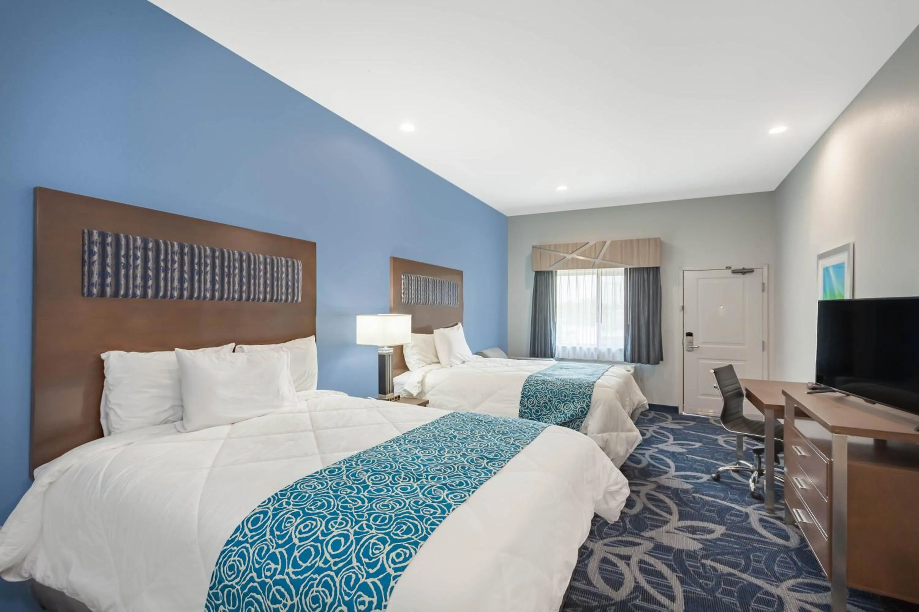 Photo of the whole room, Bed in Baymont by Wyndham Houston Hobby Airport